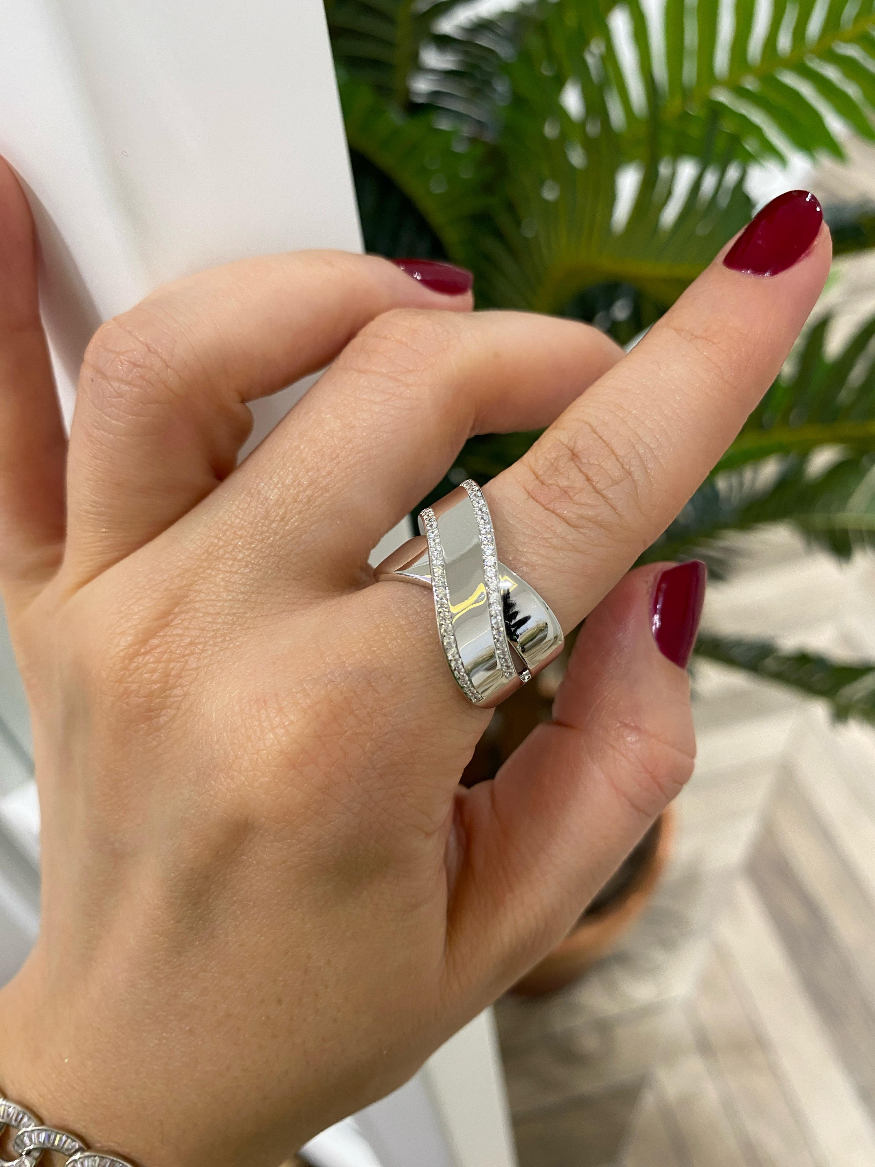 Kadın Gümüş İthal Taşlı Tasarım Yüzük