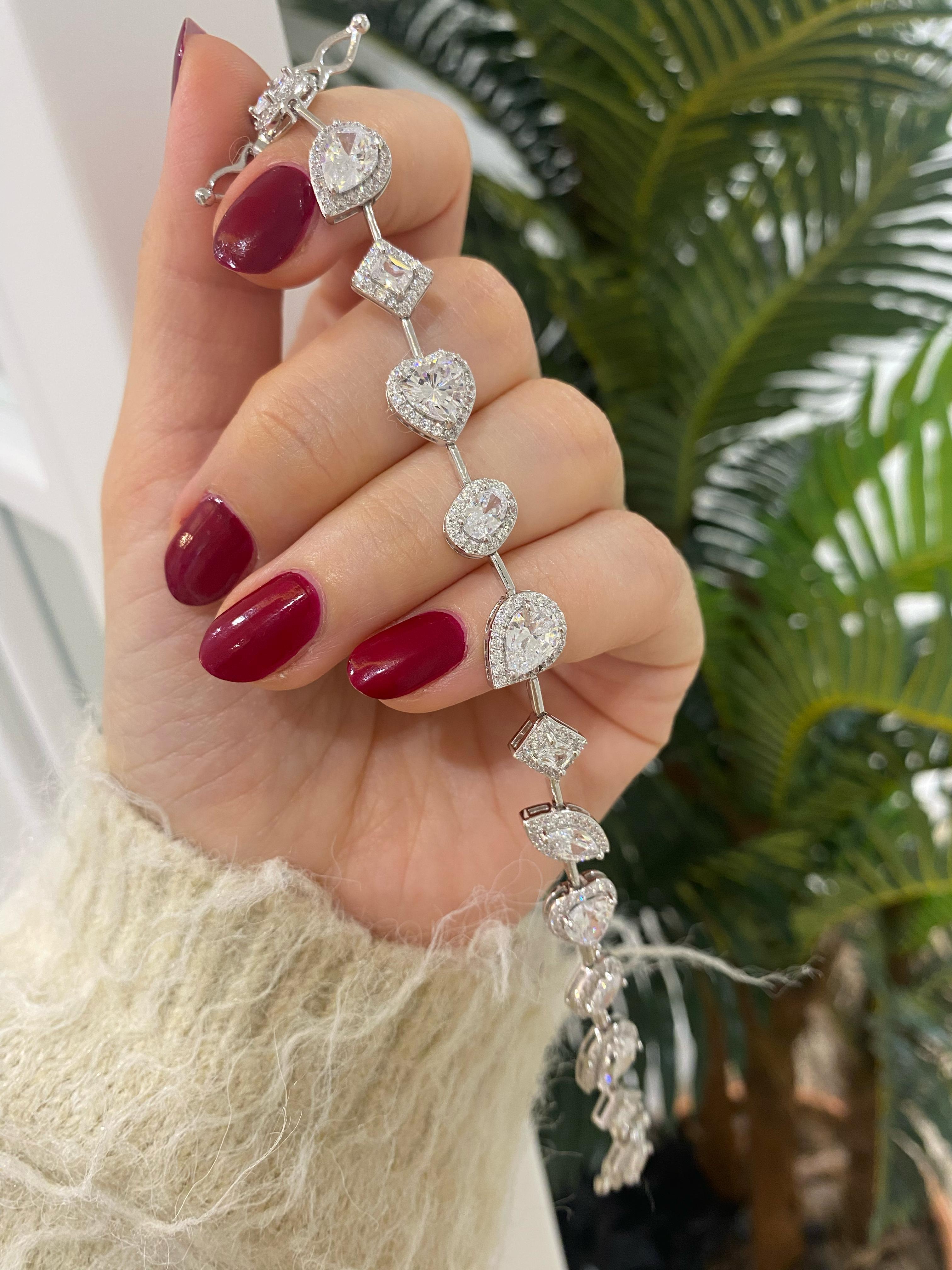 Kadın Gümüş İthal Zirkon Taşlı Tasarım Bileklik