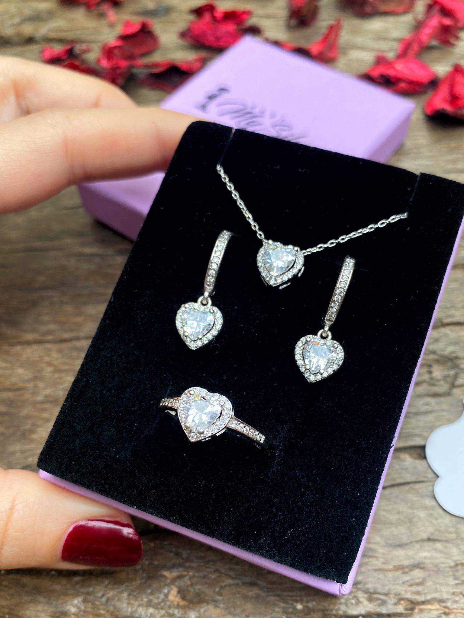 Kadın Gümüş Kalpli Zirkon Taşlı Set 