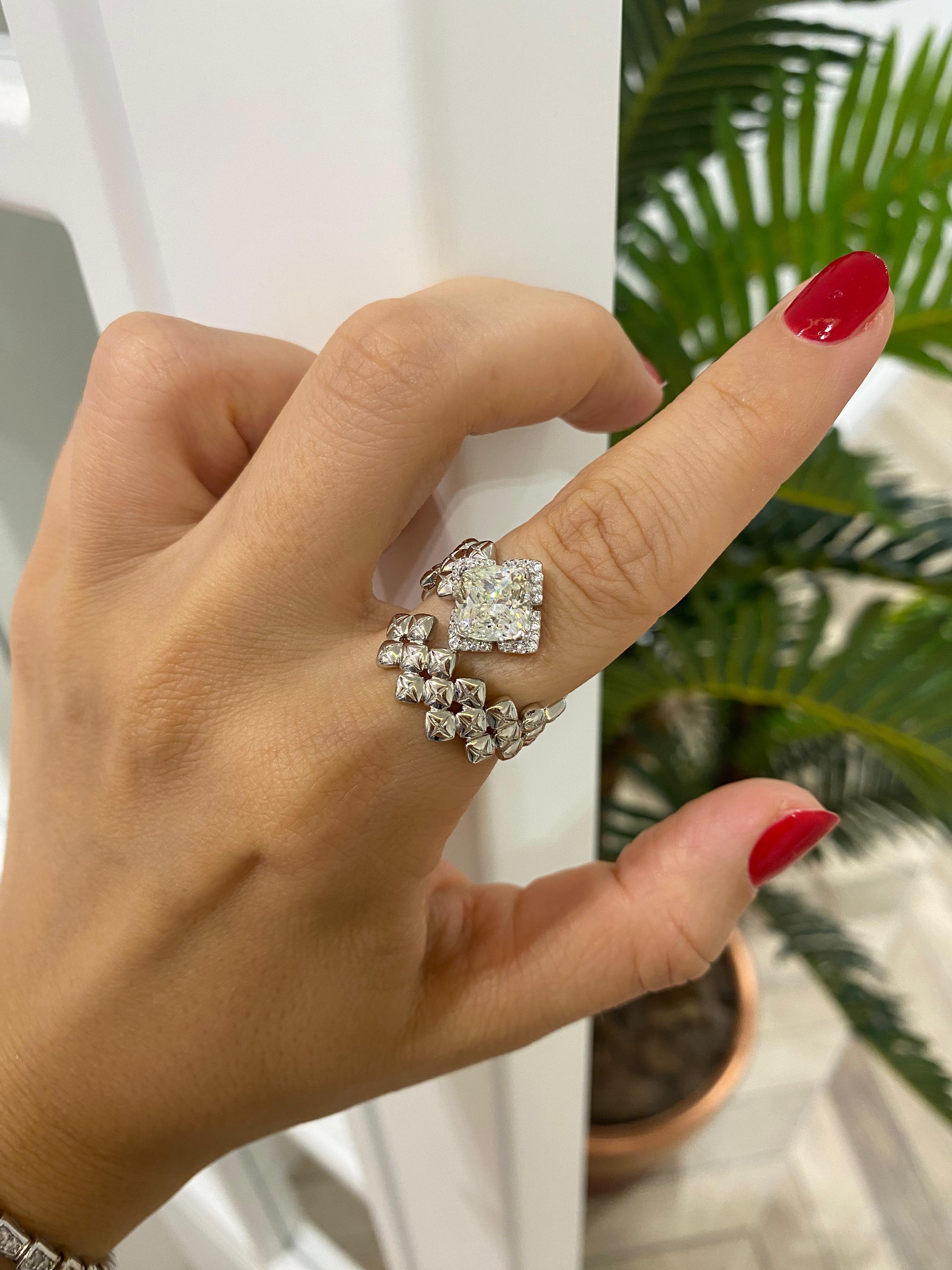 Kadın Gümüş Mozanit Taşlı Tasarım Yüzük