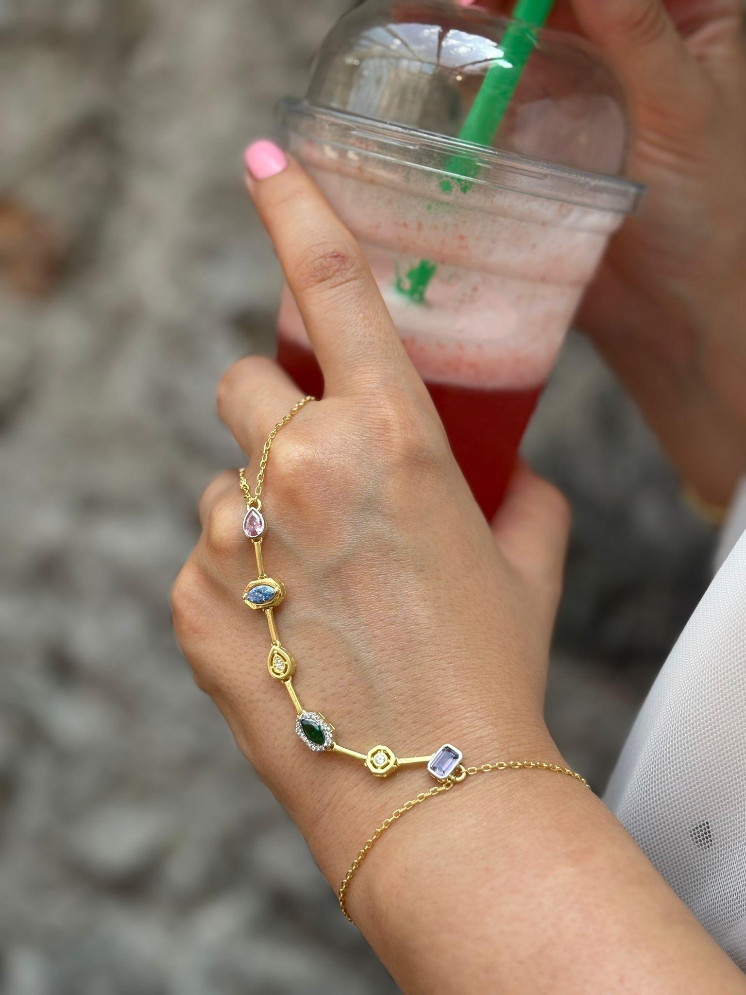 Kadın Gümüş Renkli Taşlı Şahmeran