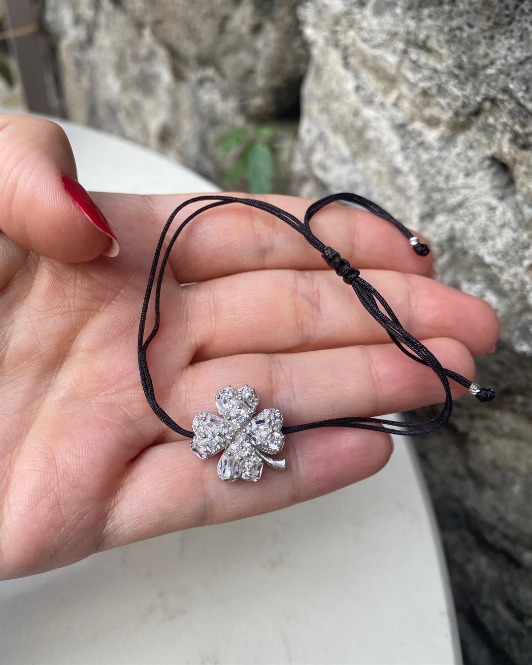 Kadın Gümüş Siyah İpli Baget Taşlı Yonca Bileklik