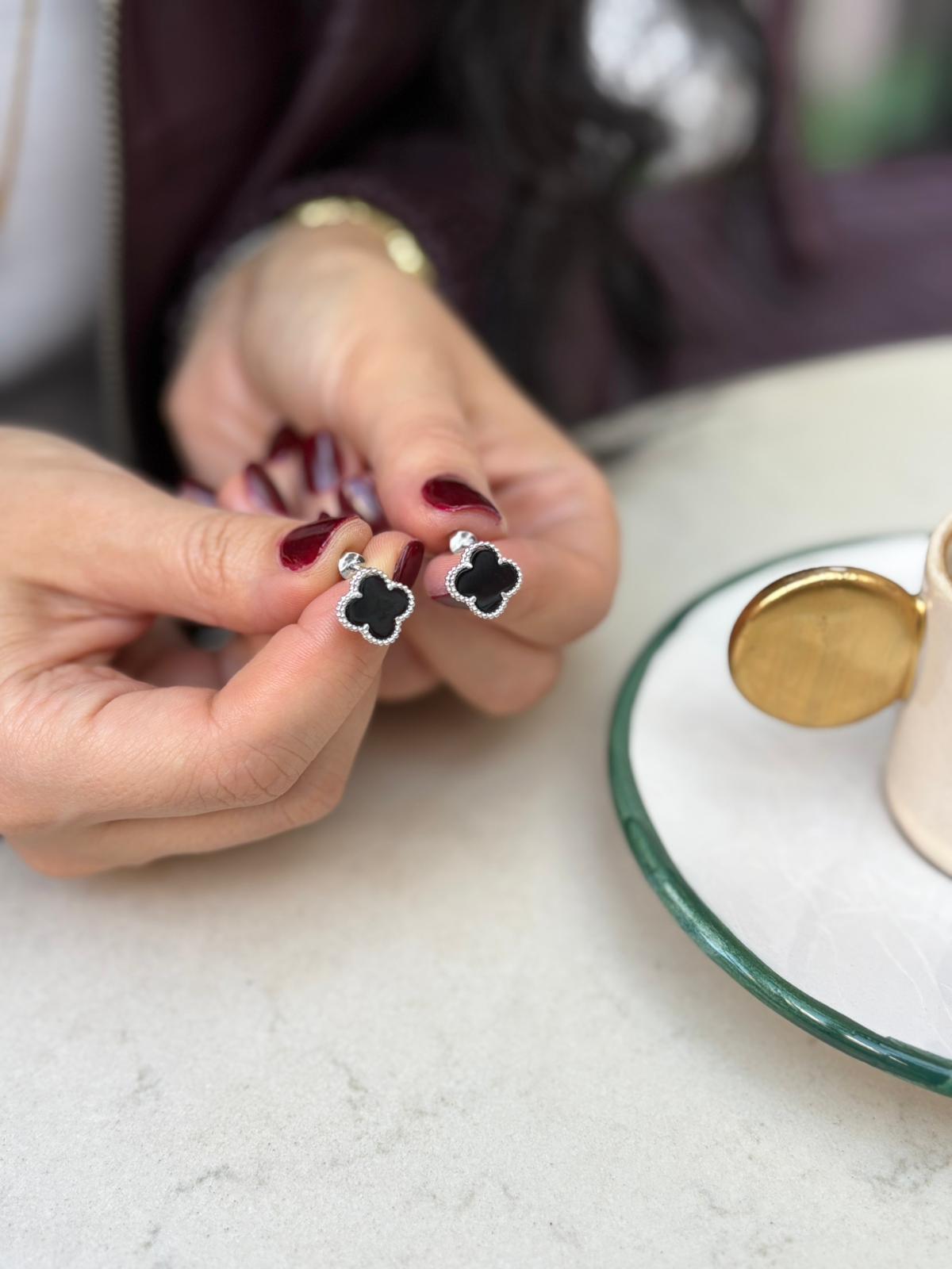 Kadın Gümüş Siyah Mineli Yonca Küpe