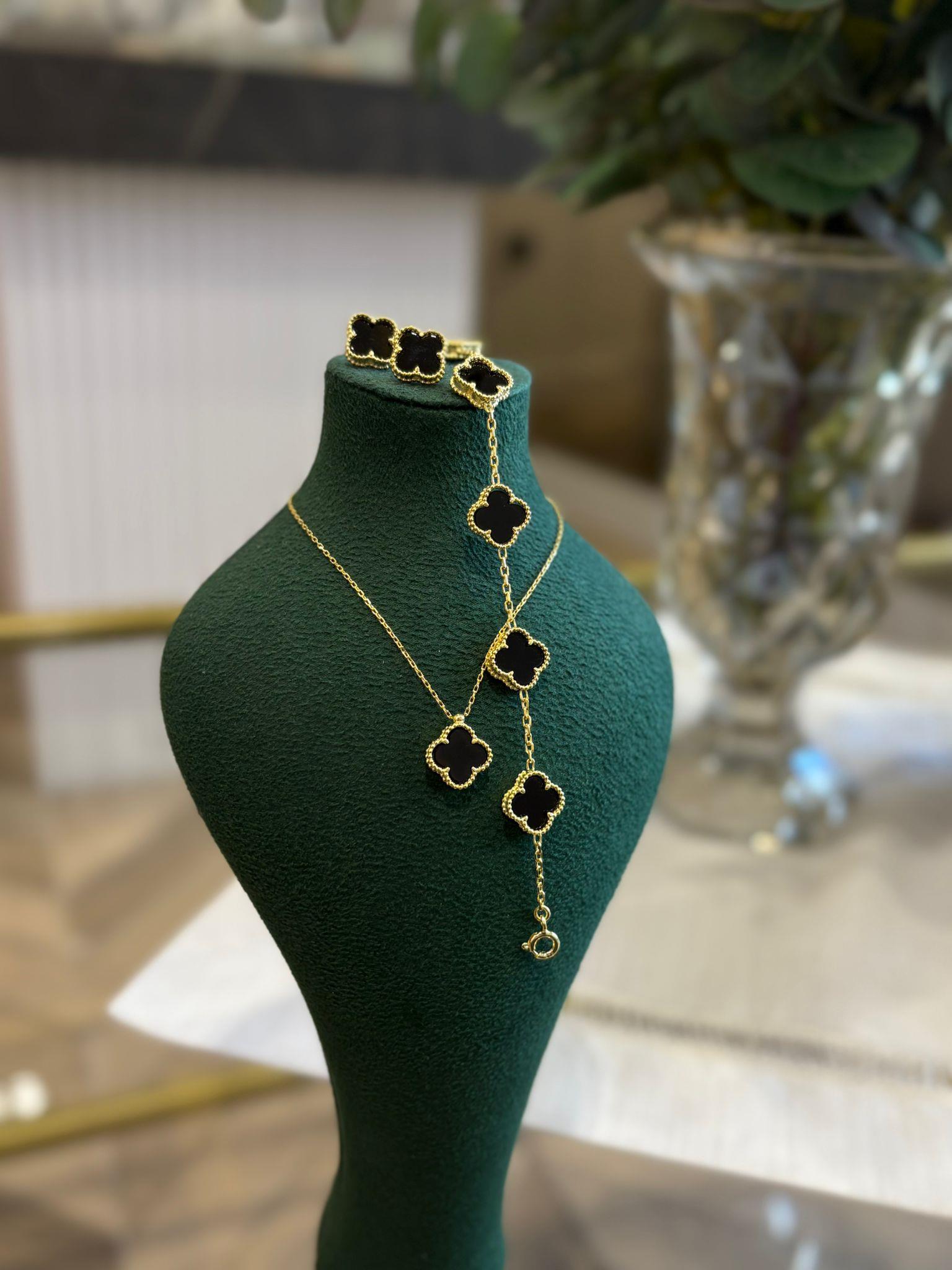 Kadın Gümüş Siyah Yonca Kolye ve Bileklik Küpe Seti