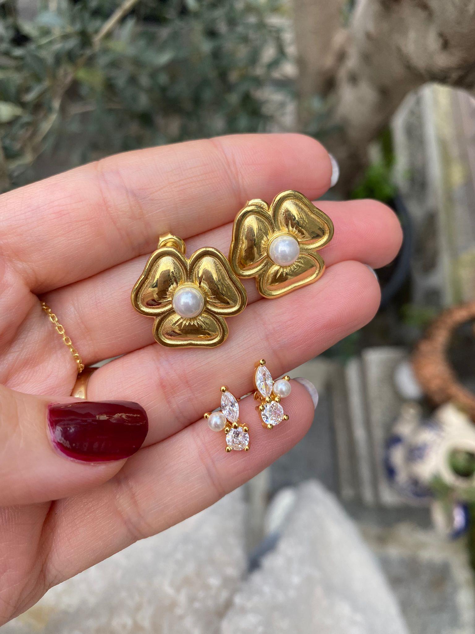 Kadın Gümüş Vidalı İncili Yonca Küpe