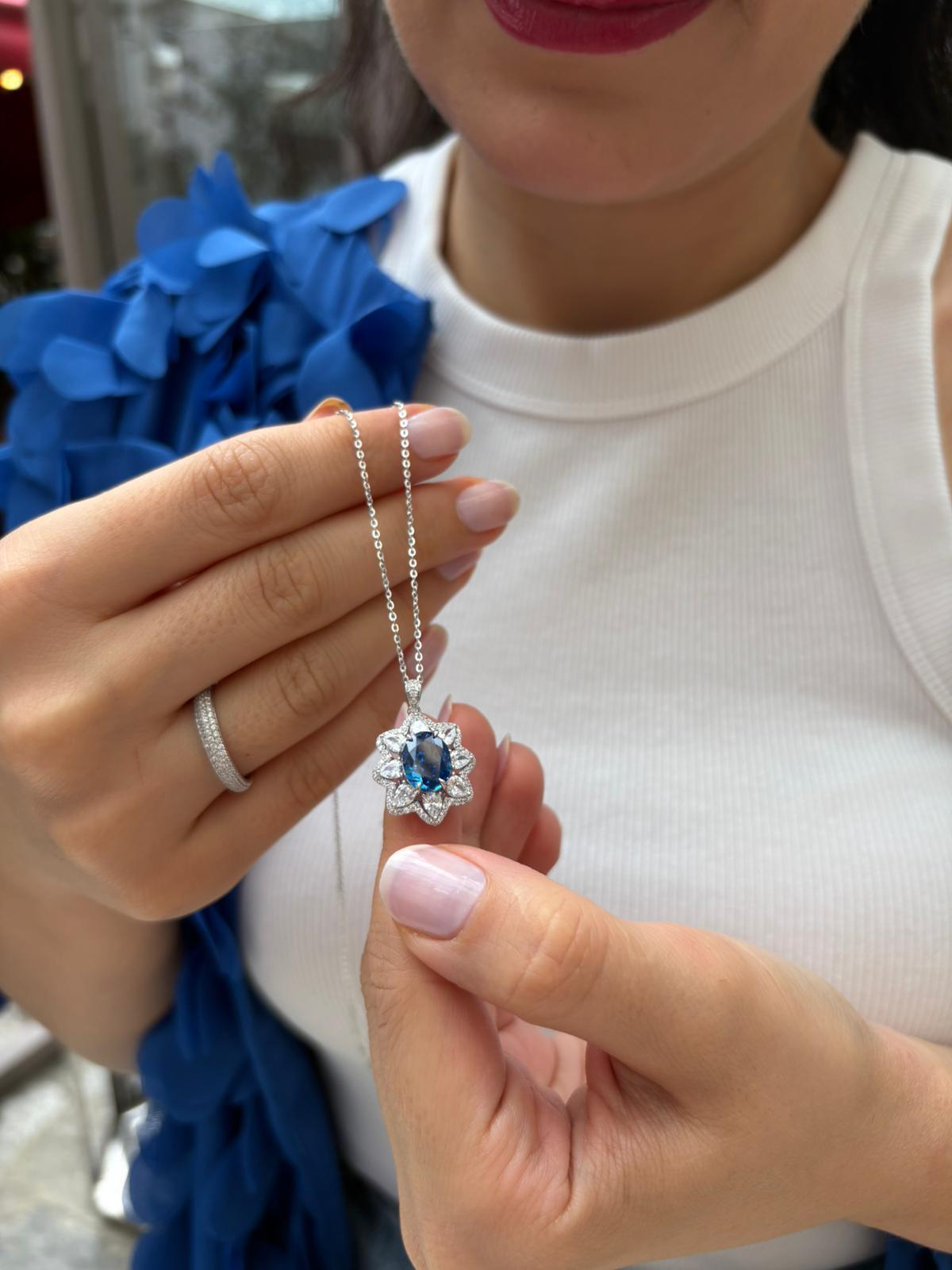 Kadın Gümüş Zirkon Taşlı Kolye 