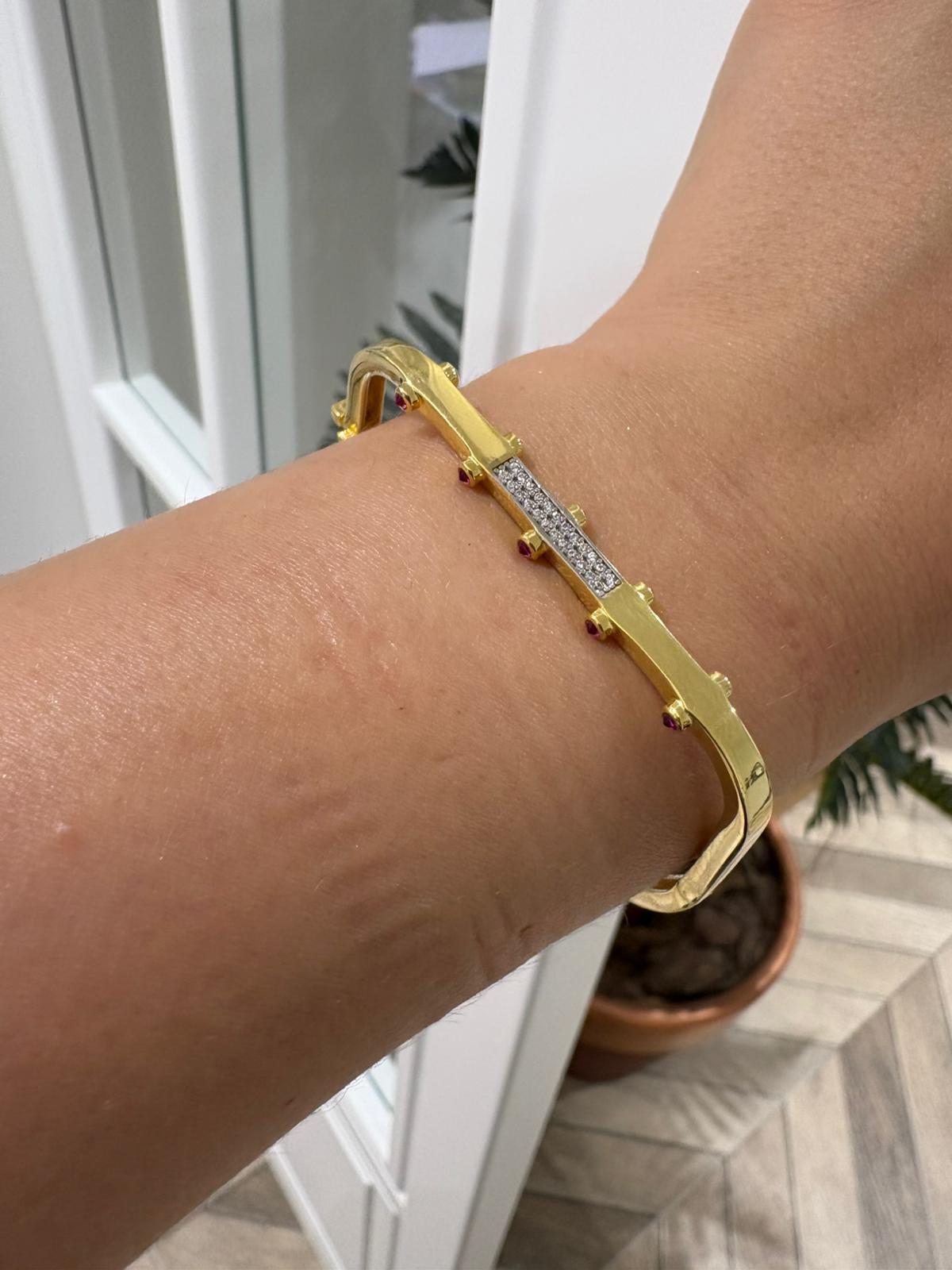 Kadın Gümüş Zirkon Taşlı Tasarım Kelepçe Bileklik