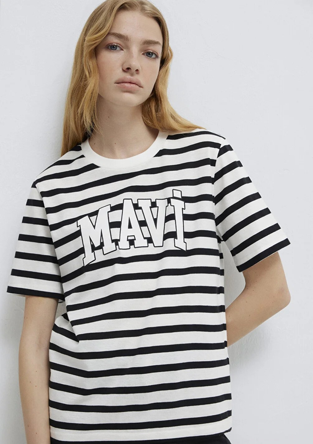 Mavi Kadın M1611360-84041 Kısa Kollu Logo Penye  Siyah Beyaz Çizgili Beyaz