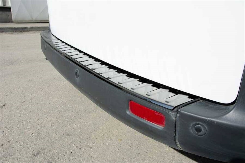 Ford Tourneo Custom Siyah Krom Arka Tampon Eşiği 2012 ve Sonrası