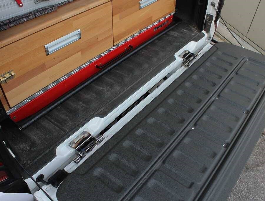 Mitsubishi L200 Bagaj Açma Kapama Sistemi ve Amortisör Seti 2019-2023 Arası