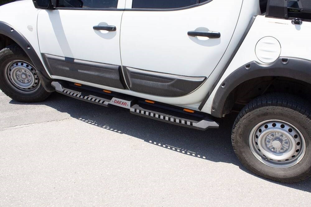 Mitsubishi L200 Dakar Yan Basamak Siyah V2 Işıklı 2006-2015 Arası