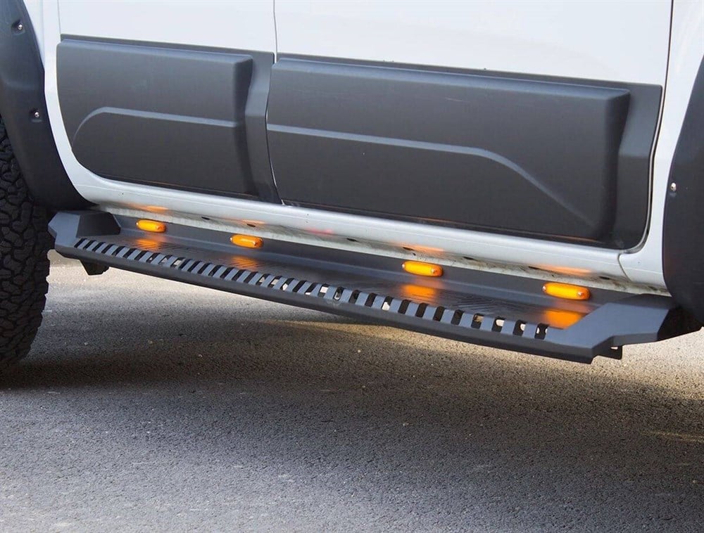 Nissan Navara Dakar Yan Basamak Siyah V1 Işıklı 2015 ve Sonrası