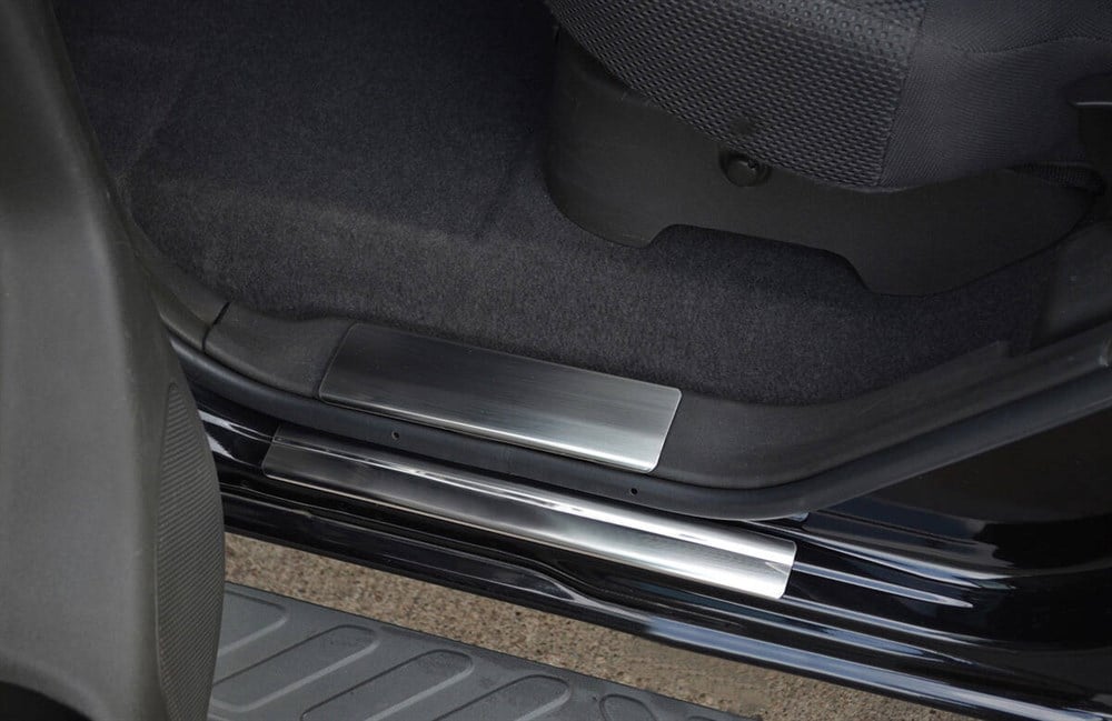 Nissan Navara Krom Kapı Eşiği 8 Parça 2006-2015 Arası