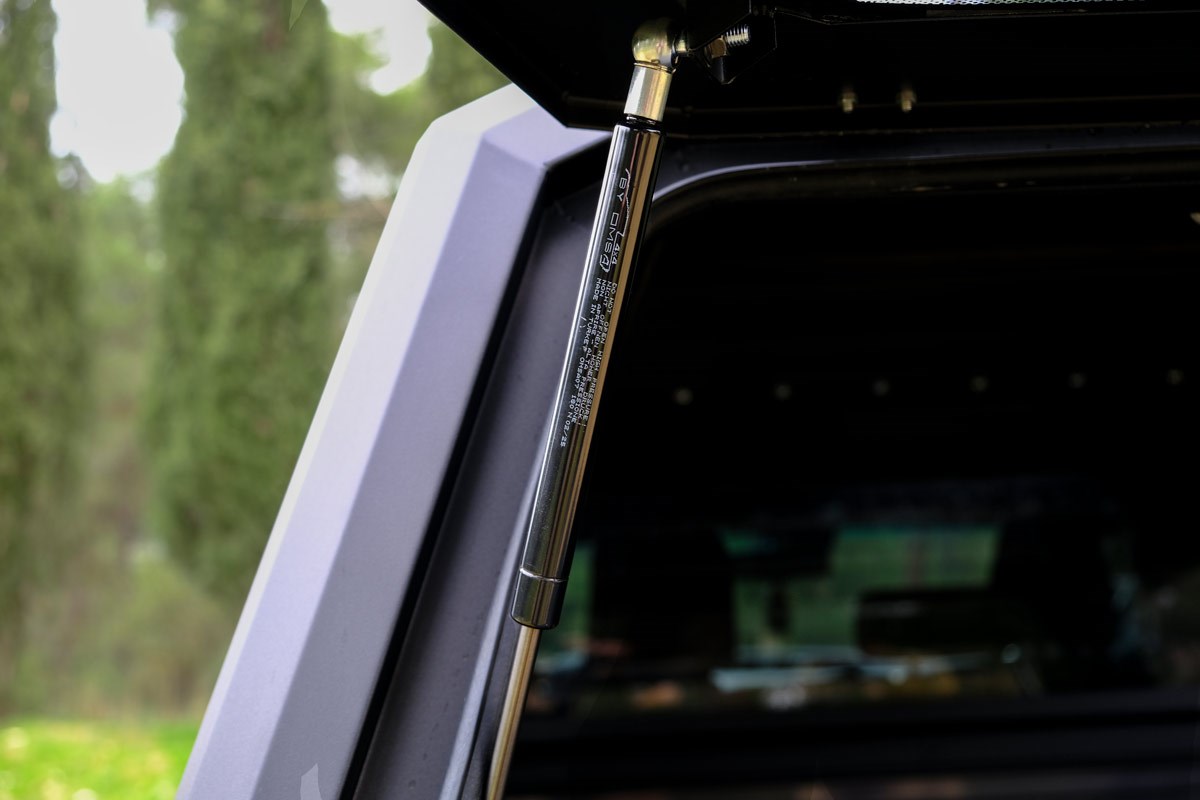 OMSA Toyota Hilux Omcap Camlı Kabin Paslanmaz Çelik 2015 ve Sonrası