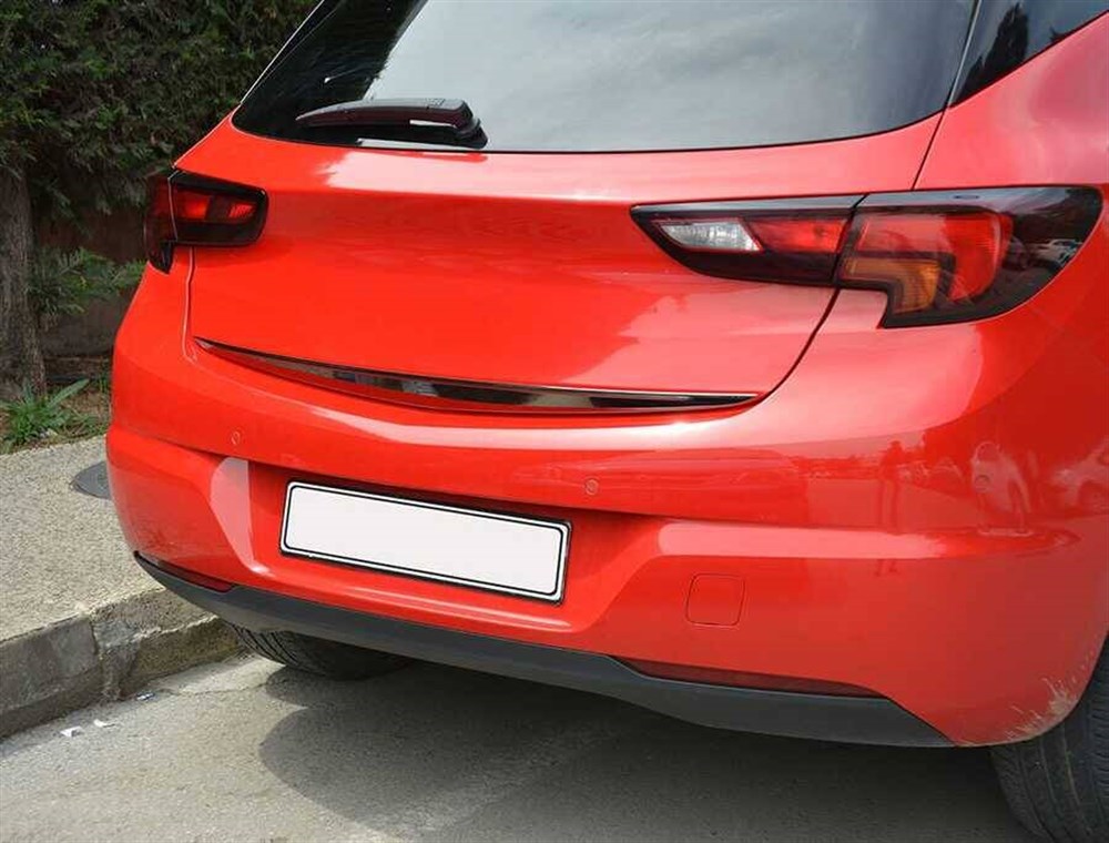 Opel Astra K HB Siyah Krom Bagaj Çıtası 2016 ve Sonrası