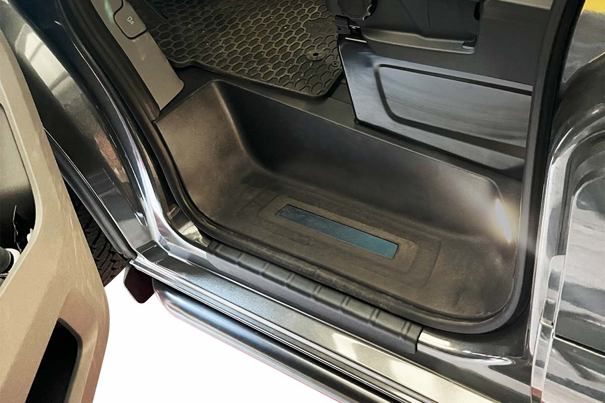 VW T7 Transporter Kapı Eşiği Plastik 2024 ve Sonrası