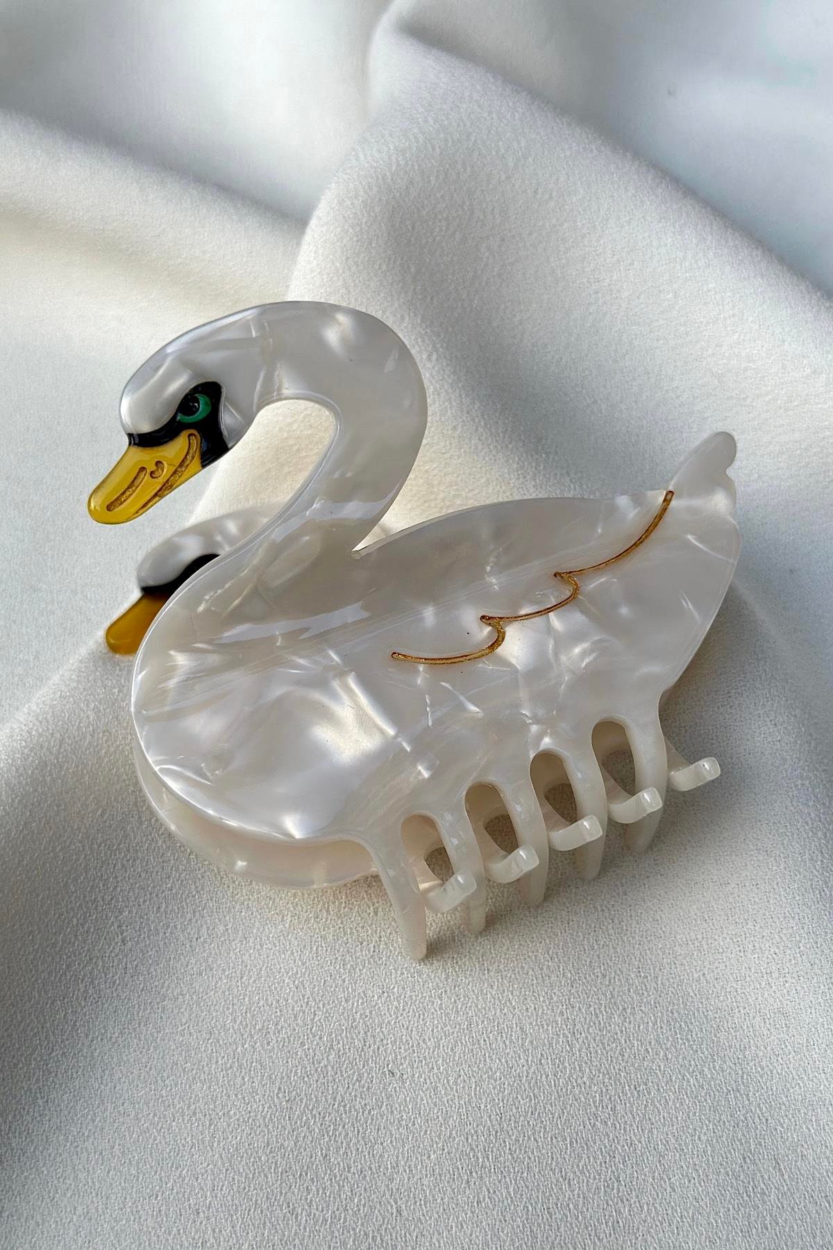 Pearl Swan Lüks Kemik Mandal Toka (8.5 cm)