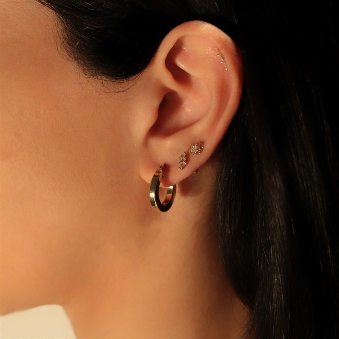 Baget Taşlı Altın Piercing – Üç Taşlı