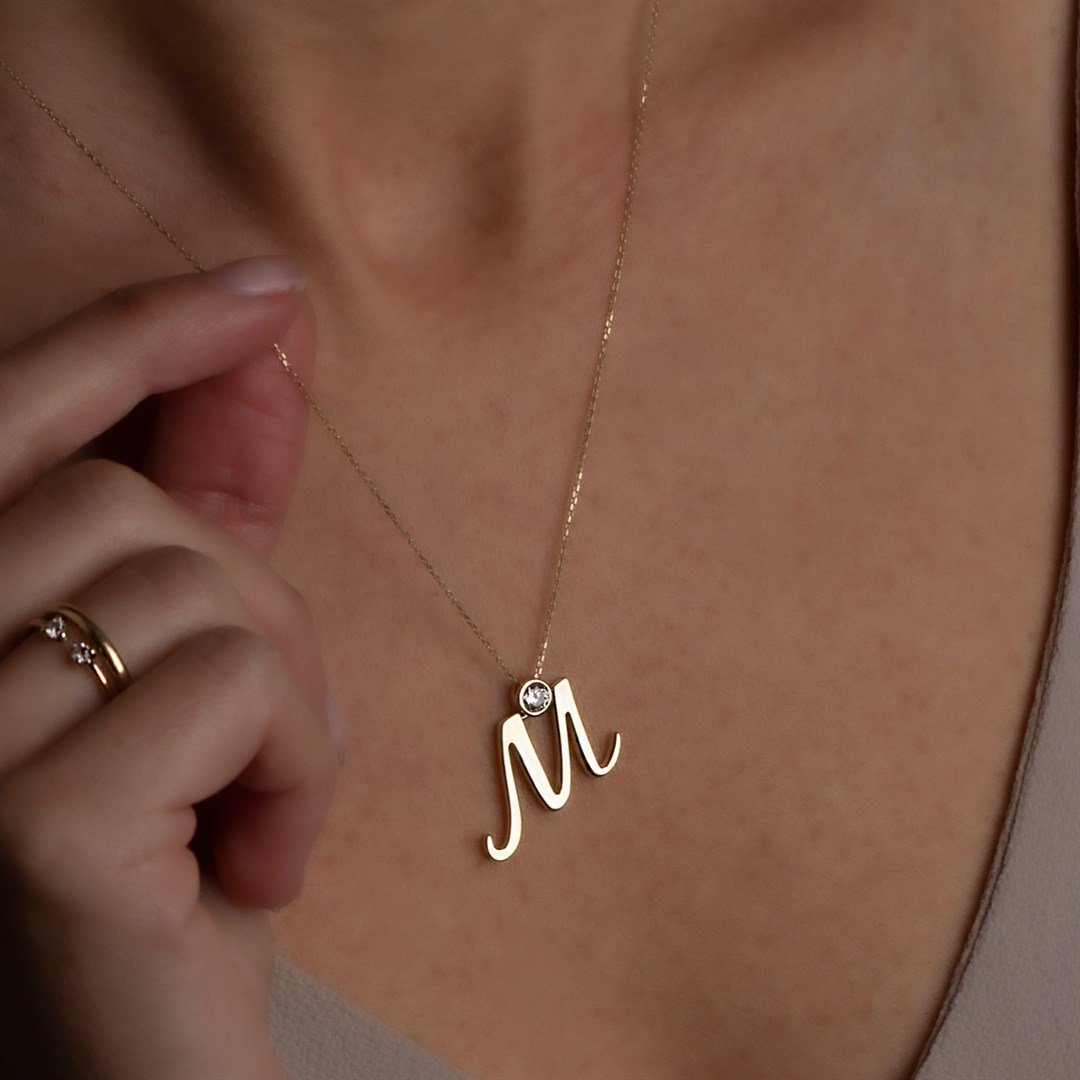 KolyeTek Taş Harf Altın Kolye – Persona M Harfi - Penna Jewels