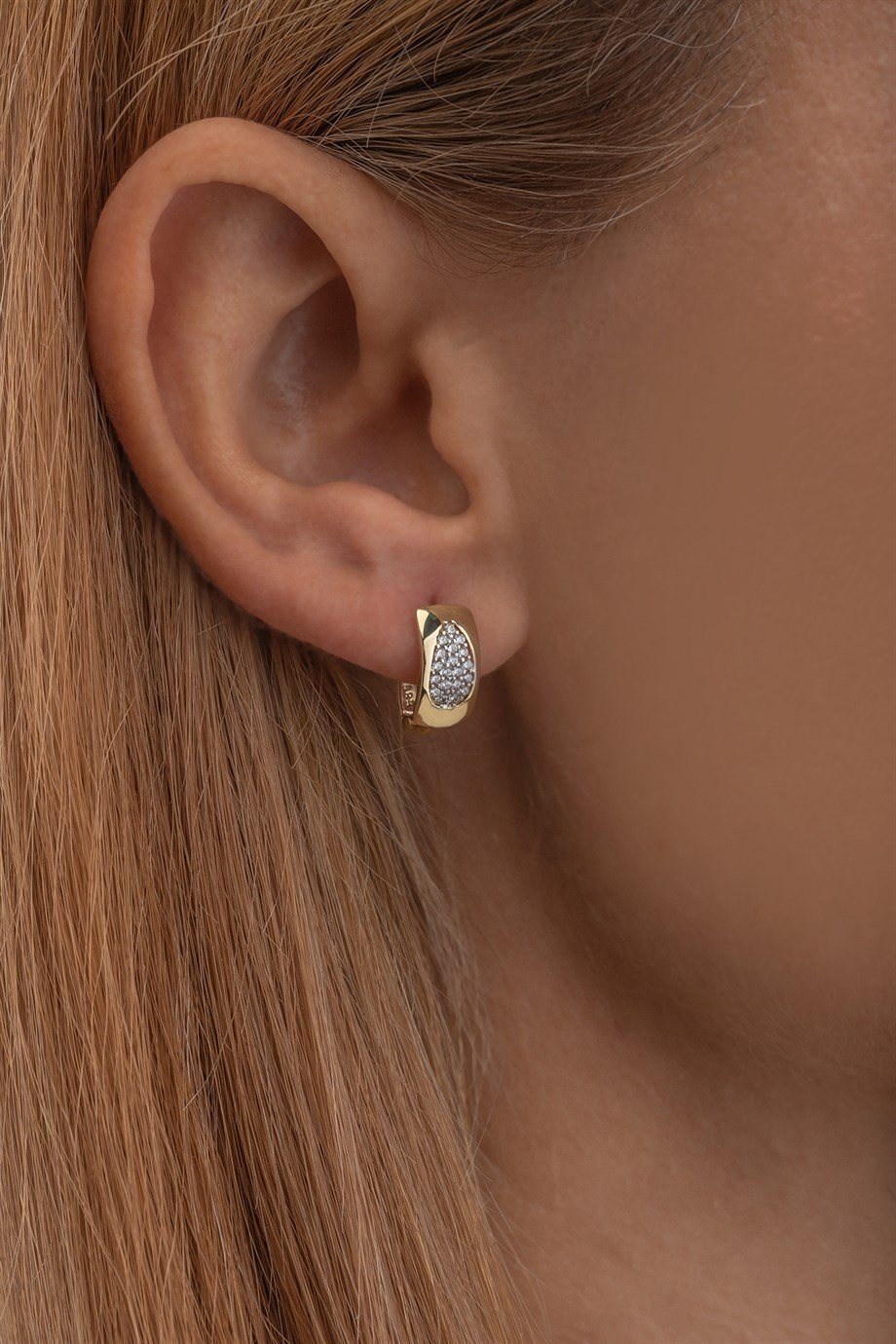  14 Ayar Altın Damla Desenli Küpe