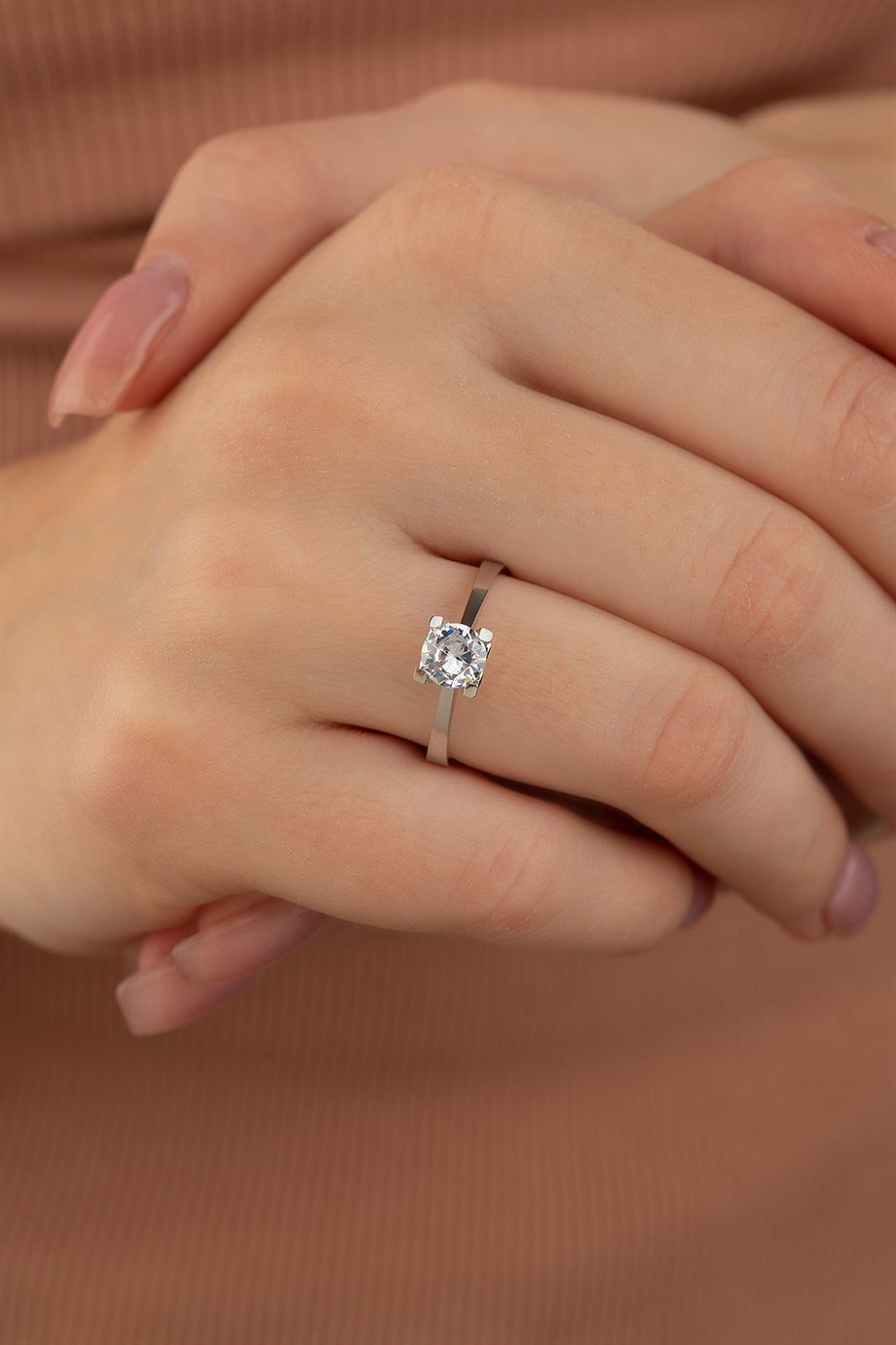  8 Ayar Altın Tektaş Yüzük