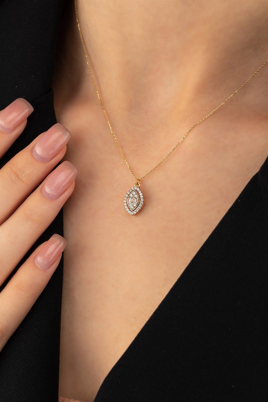 14 Ayar Altın Badem Model Baget Taşlı Set