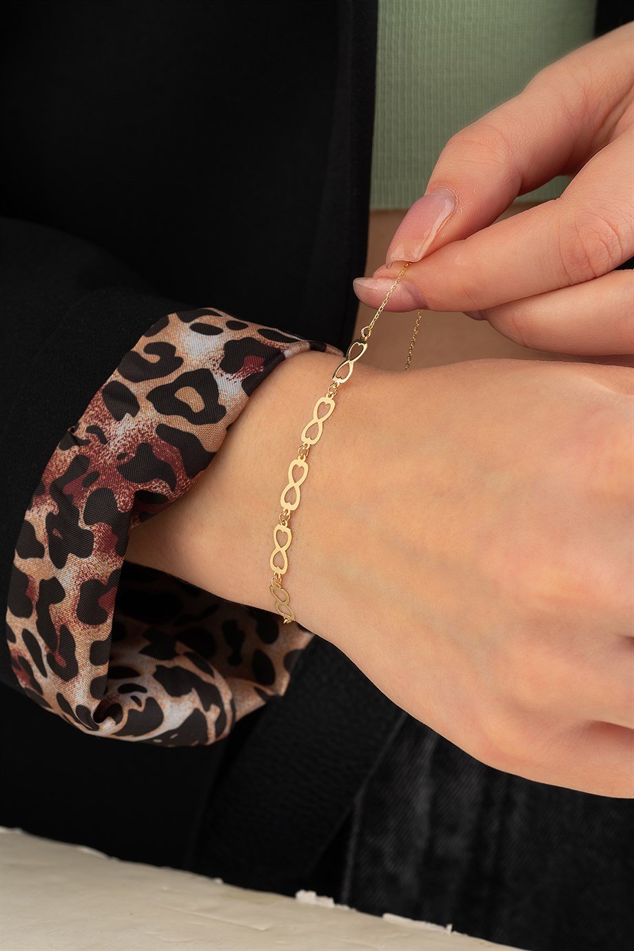 14 Ayar Altın Beşli Modern ve Şık Kalpli Sonsuzluk Bileklik