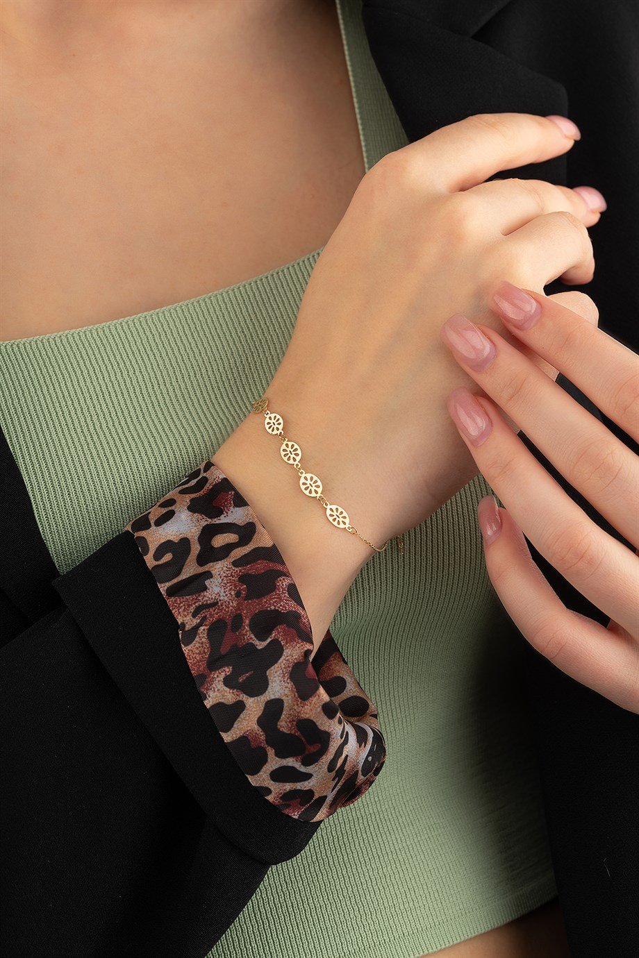 14 Ayar Altın Beşli Modern ve Şık Oval Çiçek Bileklik