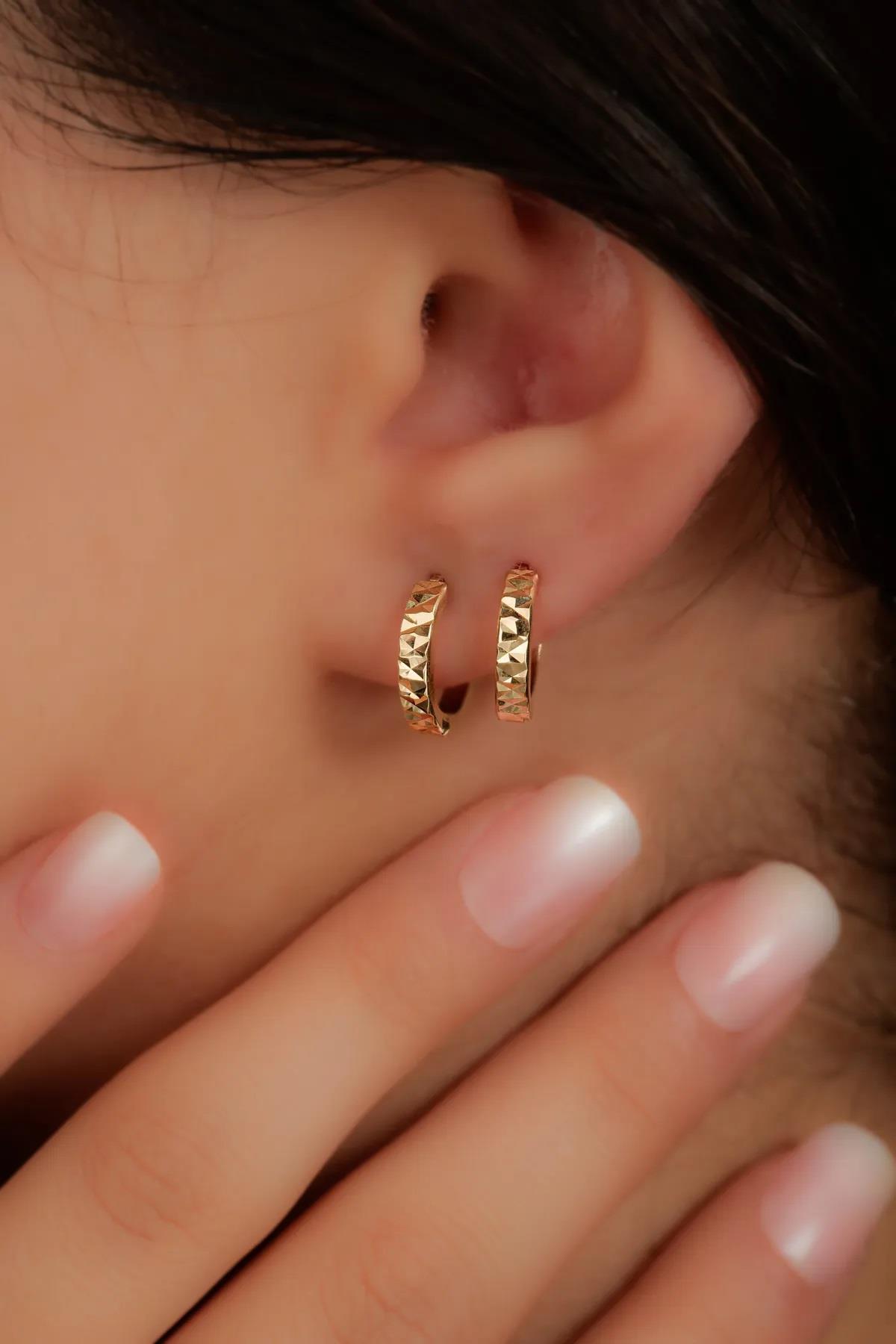 14 Ayar Altın Yuvarlak Kalemli Kadın Küpe