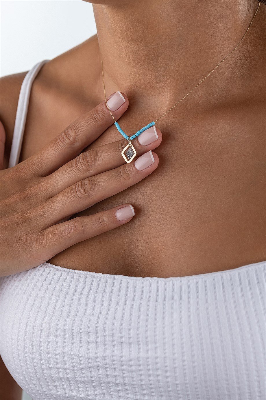 Altın Dışı Parlak Içi Zirkon Taşlı Kadın Kolye 