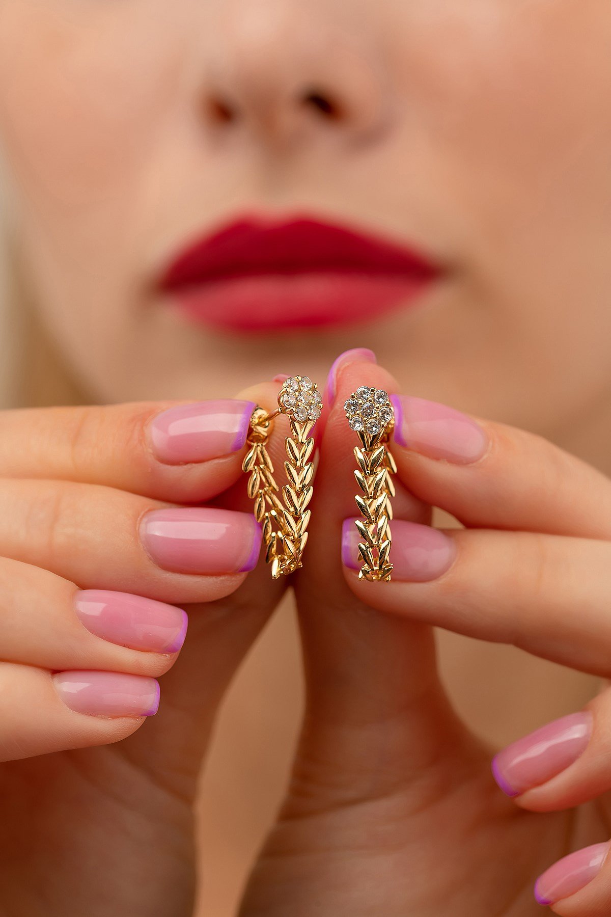 ÇİÇEK DETAYLI PARS KÜPE