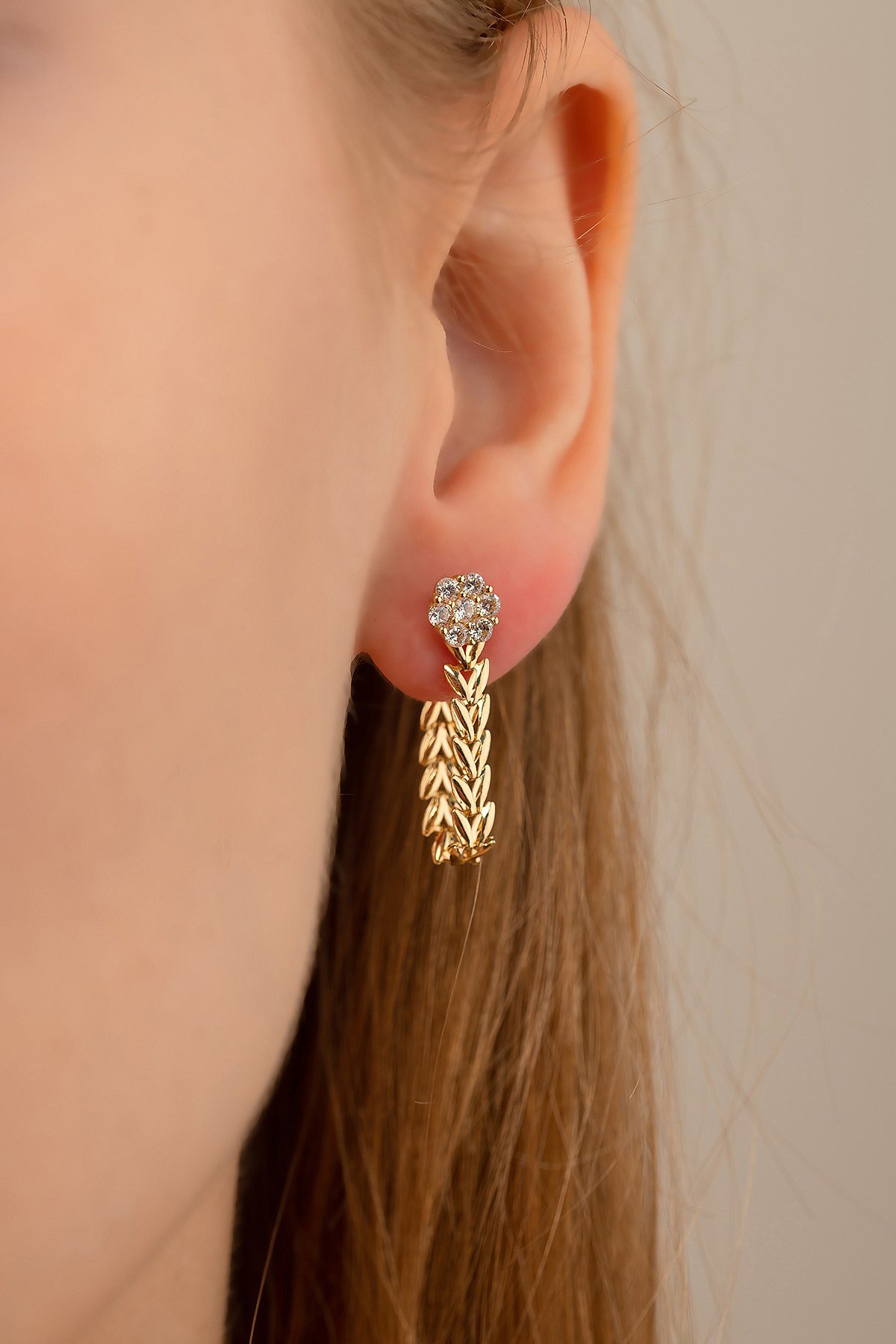 ÇİÇEK DETAYLI PARS KÜPE