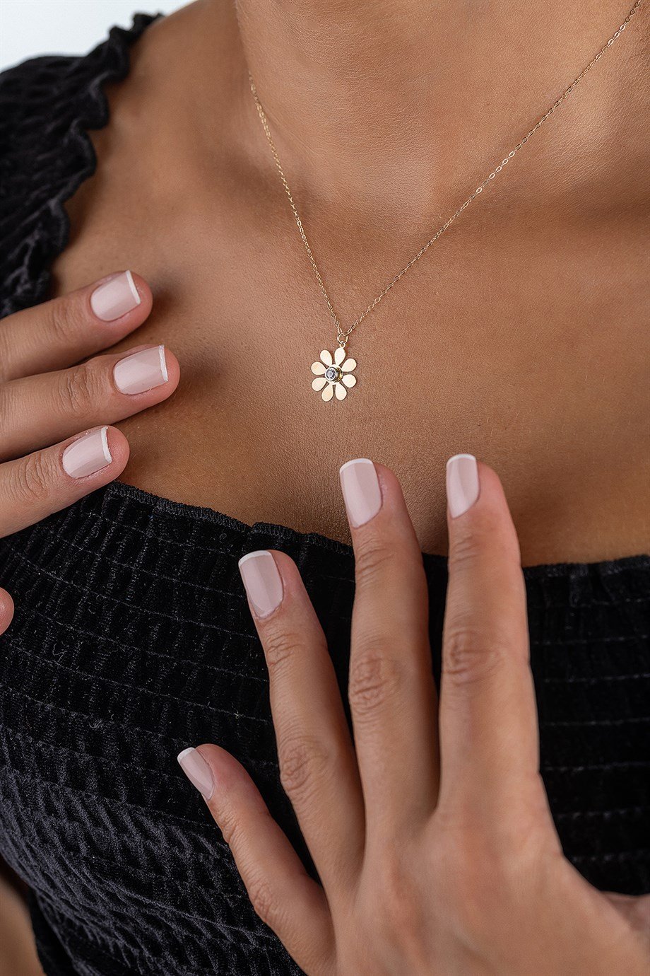 Papatya Model Zirkon Taşlı 14 Ayar Altın Kolye