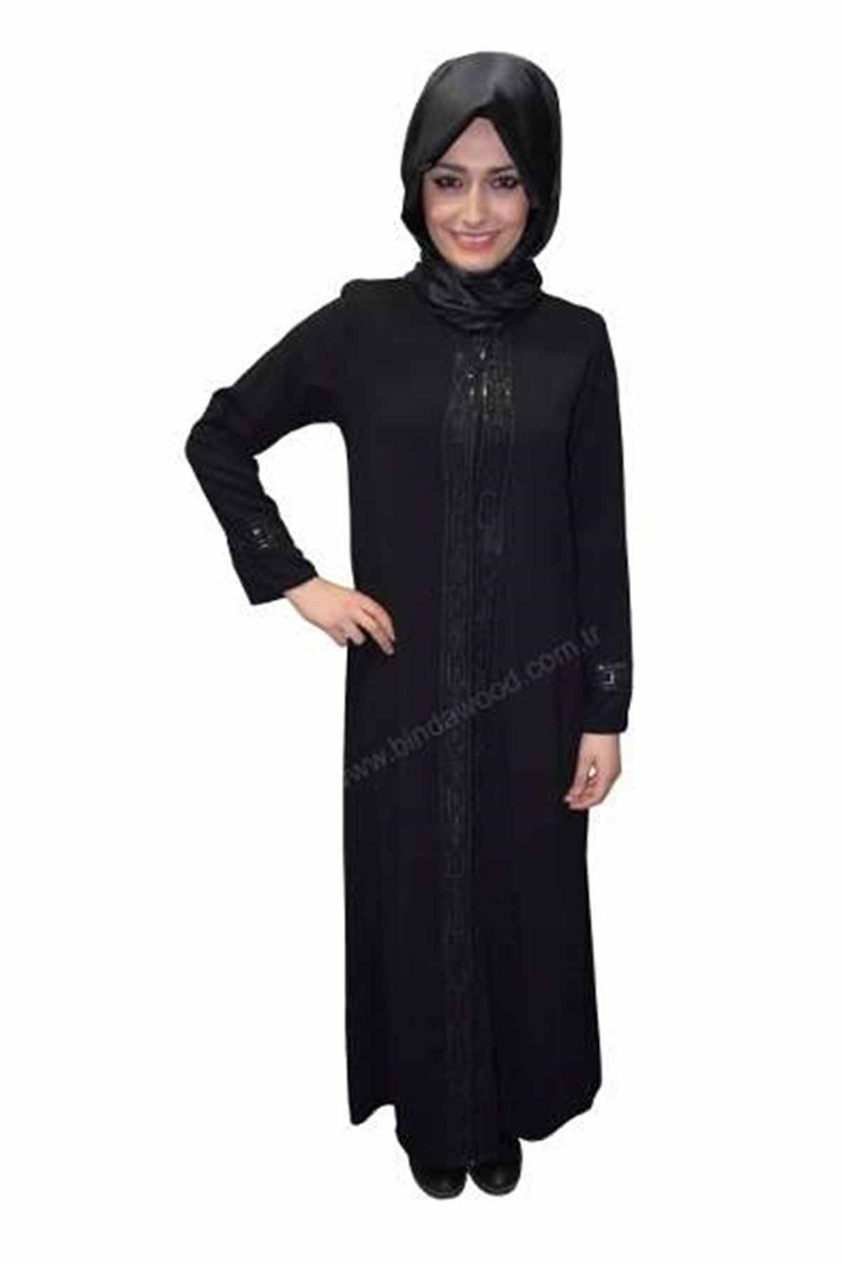 Medine İpeği Düğmeli Nakışlı Klasik Tesettür Ferace