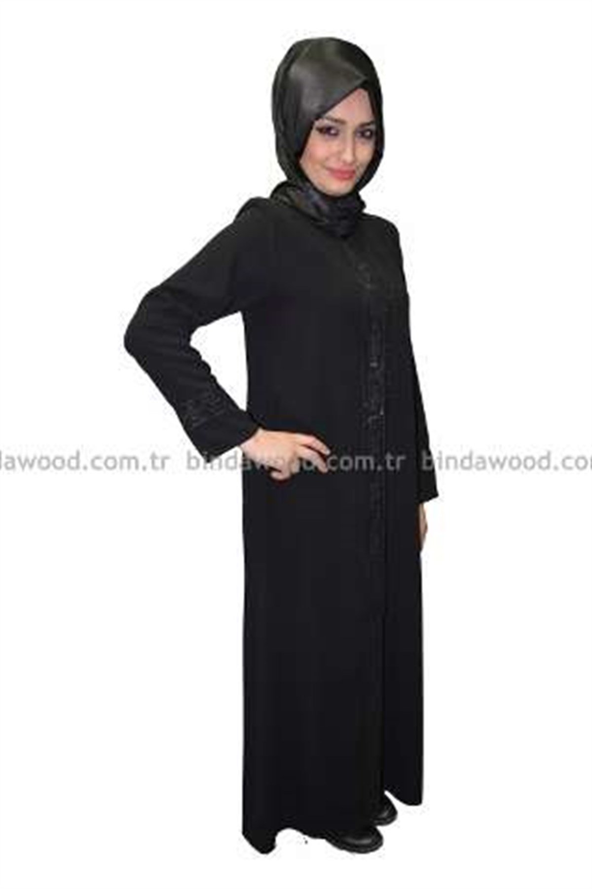 Medine İpeği Düğmeli Nakışlı Klasik Tesettür Ferace