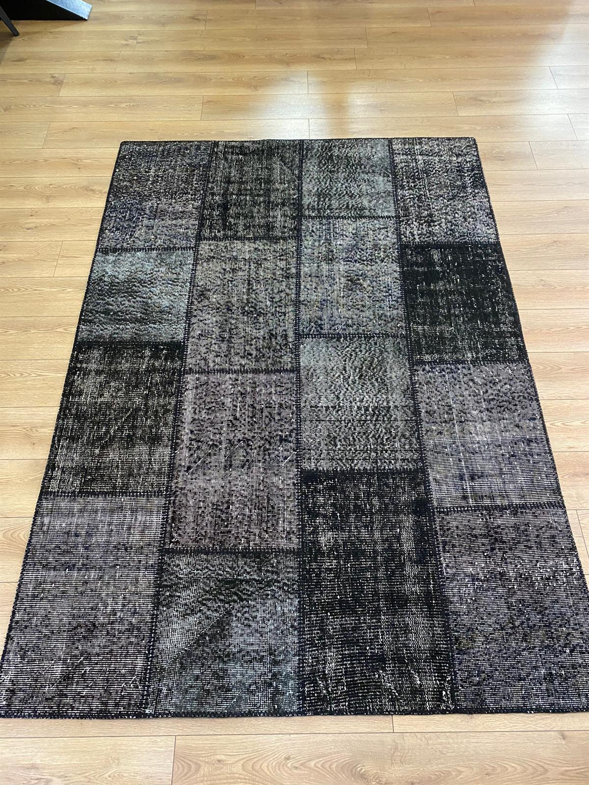 Çam Halı 728 Siyah El Dokuma Patchwork Yün Halı