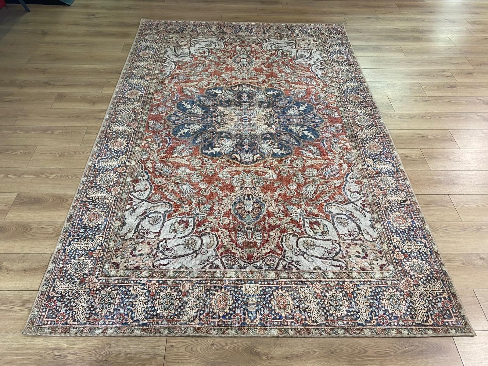 Çam Halı Anatolia 32-074 Etnik Eskitme Desenli Dokuma Tabanlı Yıkanabilir Şönil Salon ve Oda Halısı