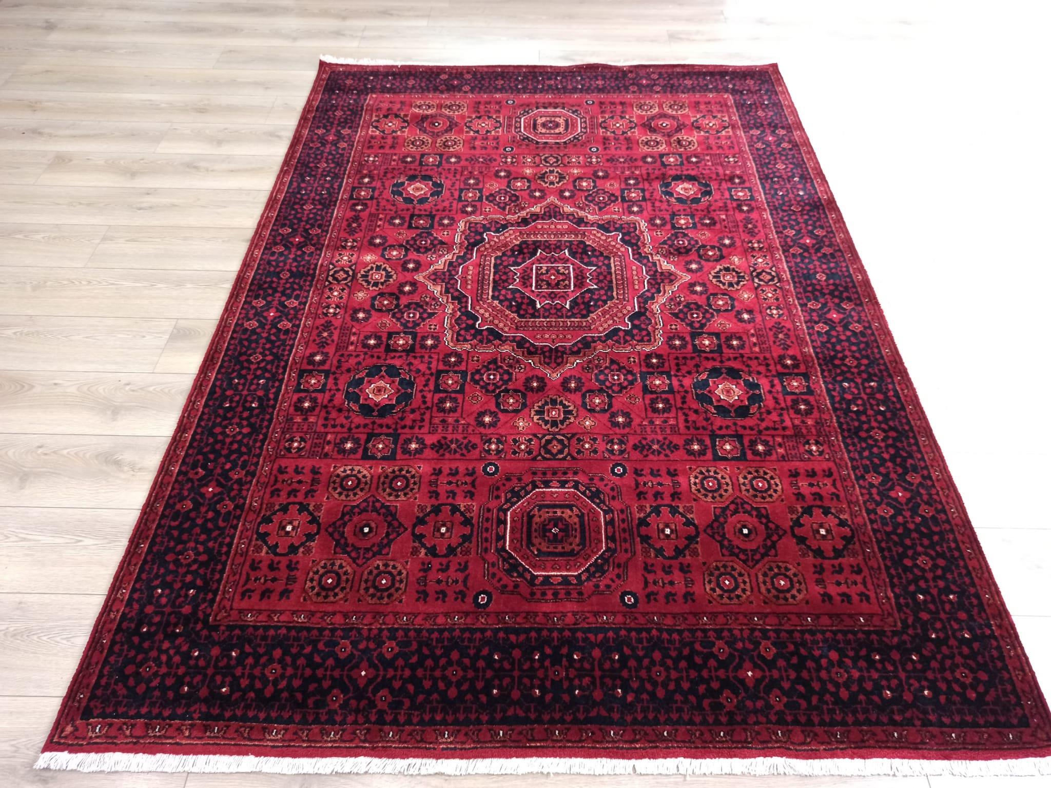 Çam Halı Bambos Plus 903 Kırmızı Yün ve Bambu ile Özel Tezgahlarda Üretilen Afgan Halısı Desenli El Emeği Modern Uşak Halısı