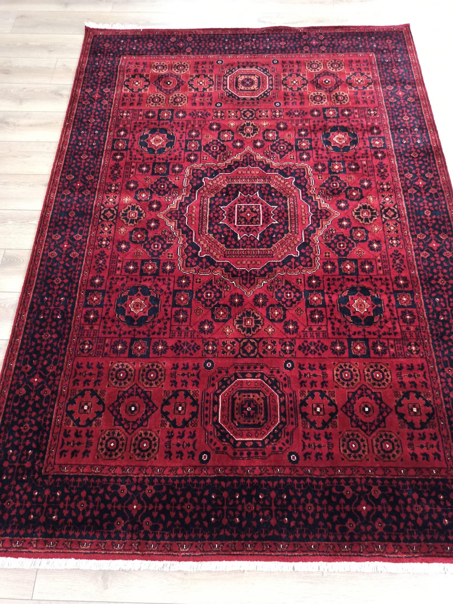 Çam Halı Bambos Plus 903 Kırmızı Yün ve Bambu ile Özel Tezgahlarda Üretilen Afgan Halısı Desenli El Emeği Modern Uşak Halısı