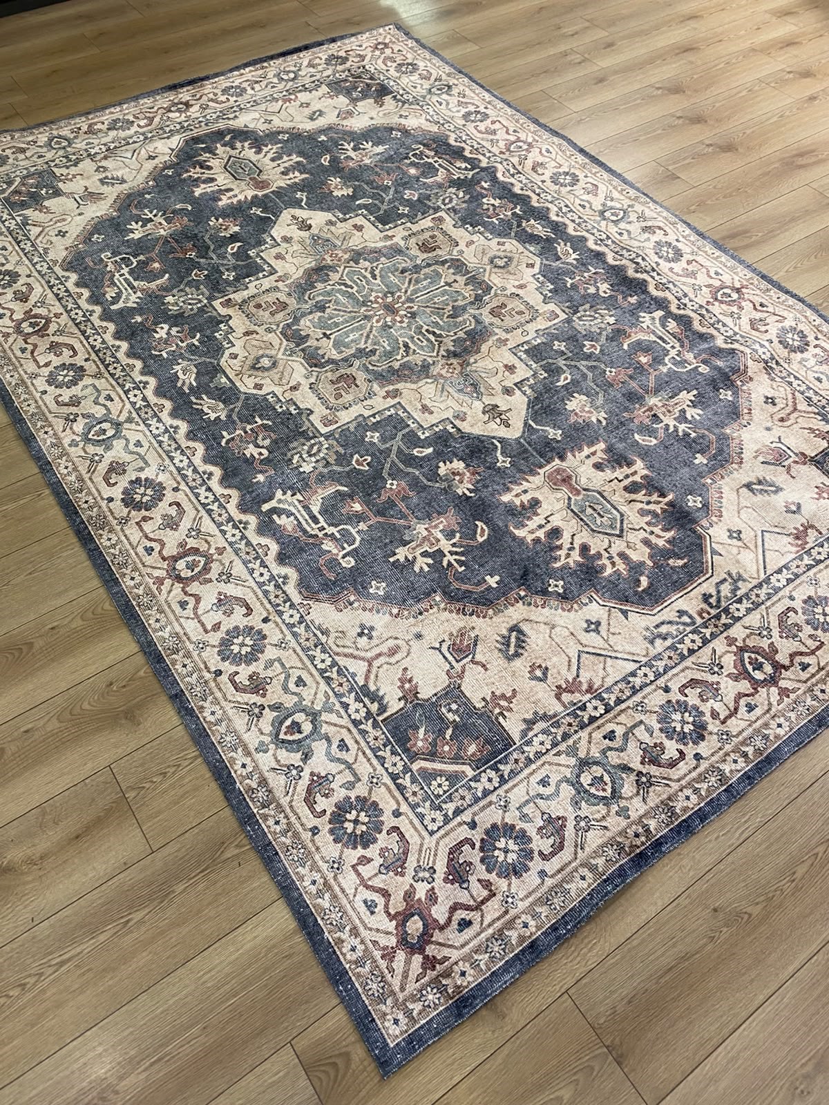 Çam Halı Dream 32-029 Etnik Eskitme Desenli Dokuma Tabanlı Yıkanabilir Şönil Salon ve Oda Halısı