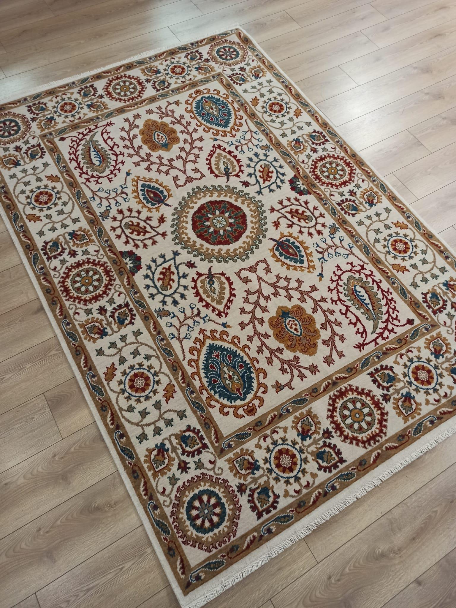Çam Halı Funky 801 Stone Yün ve Bambu ile Özel Tezgahlarda Üretilen Otantik Desenli El Emeği Modern Uşak Halısı