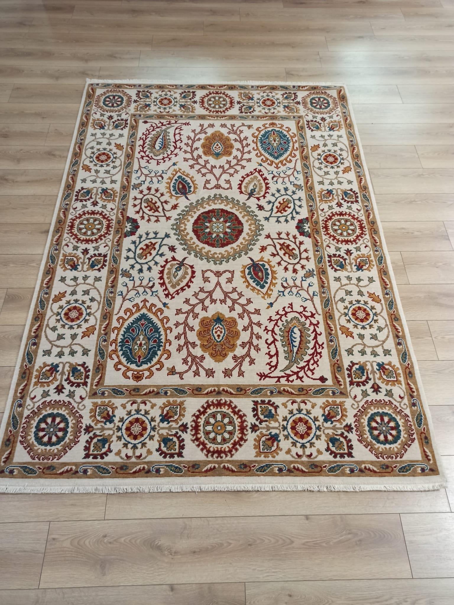 Çam Halı Funky 801 Stone Yün ve Bambu ile Özel Tezgahlarda Üretilen Otantik Desenli El Emeği Modern Uşak Halısı