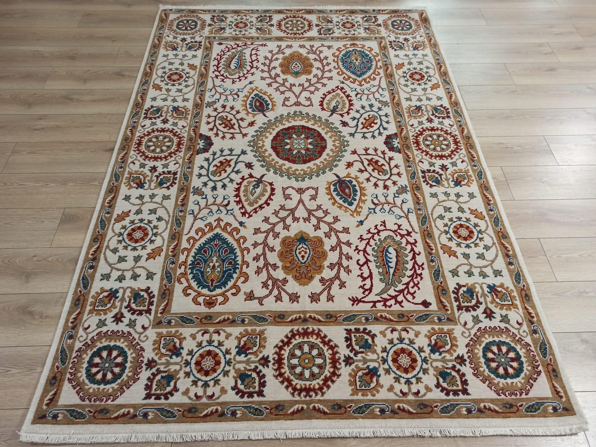 Çam Halı Funky 801 Stone Yün ve Bambu ile Özel Tezgahlarda Üretilen Otantik Desenli El Emeği Modern Uşak Halısı