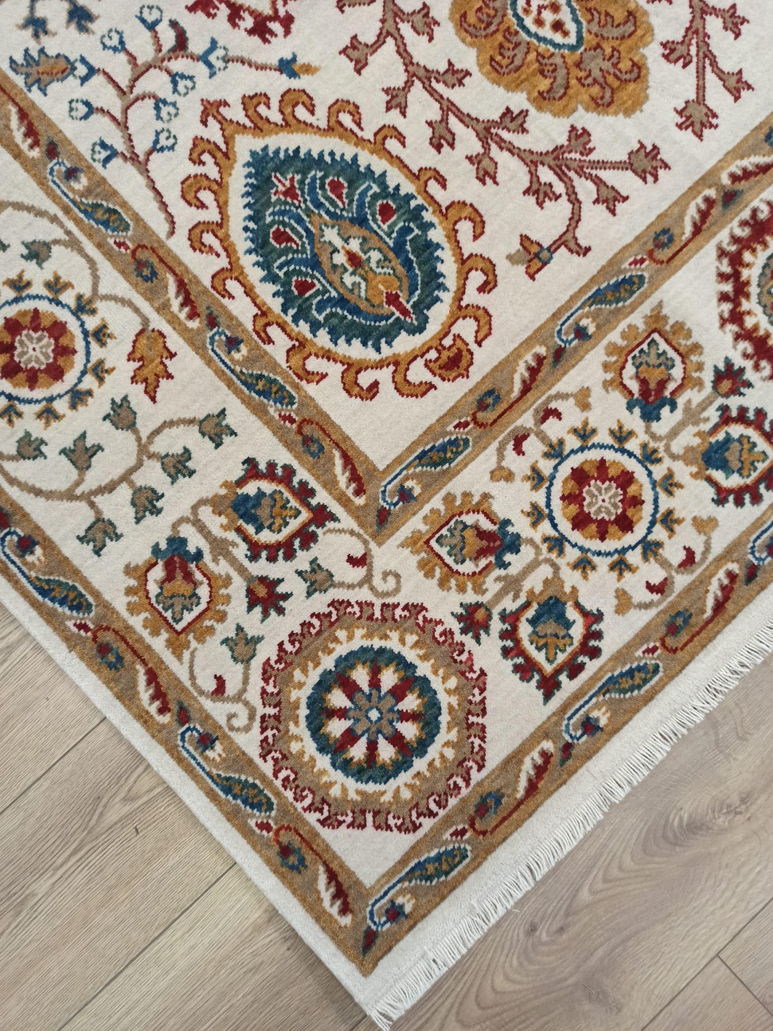 Çam Halı Funky 801 Stone Yün ve Bambu ile Özel Tezgahlarda Üretilen Otantik Desenli El Emeği Modern Uşak Halısı