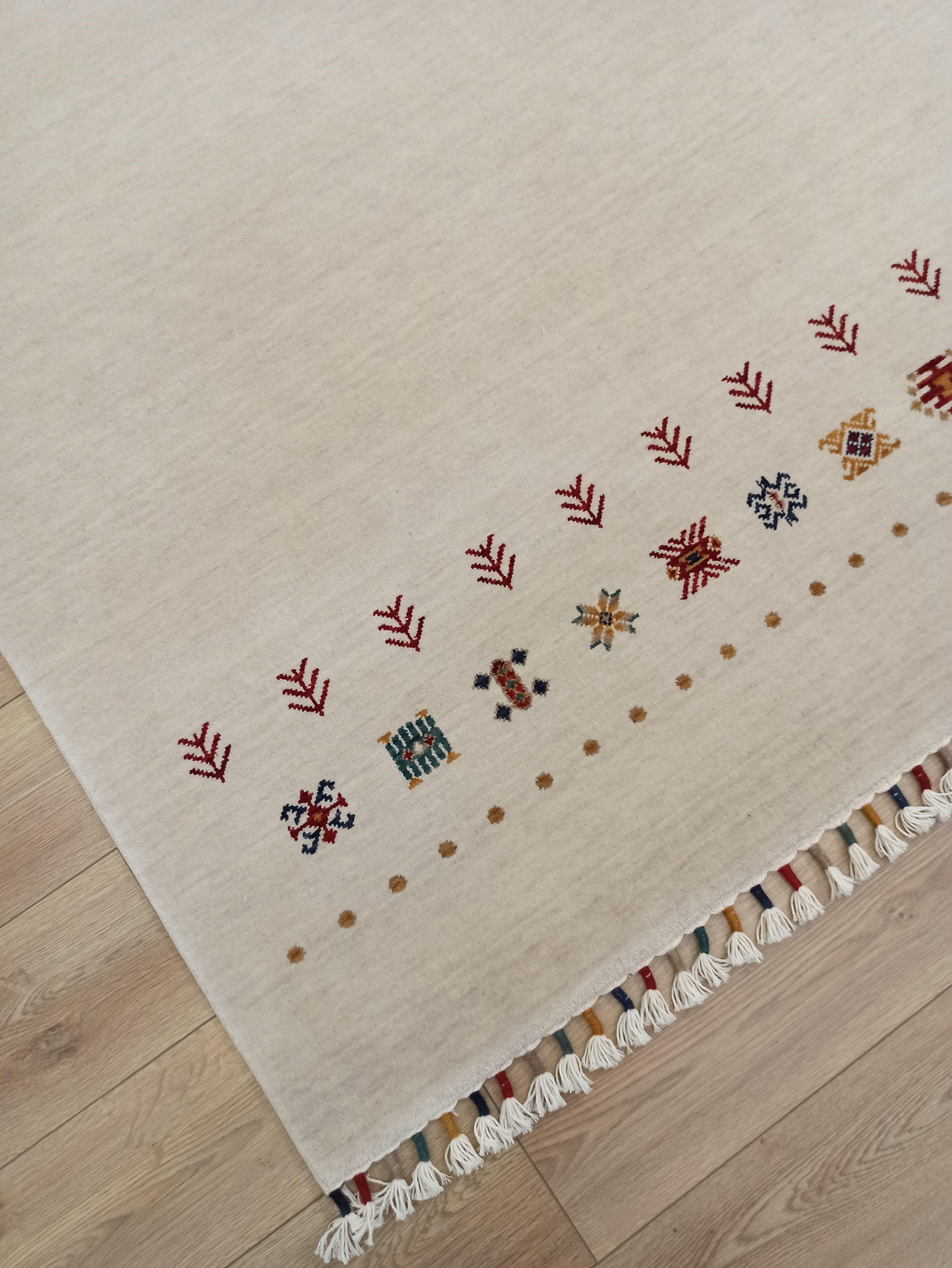 Çam Halı Funky 804 Stone Yün ve Bambu ile Özel Tezgahlarda Üretilen Otantik Desenli El Emeği Modern Uşak Halısı
