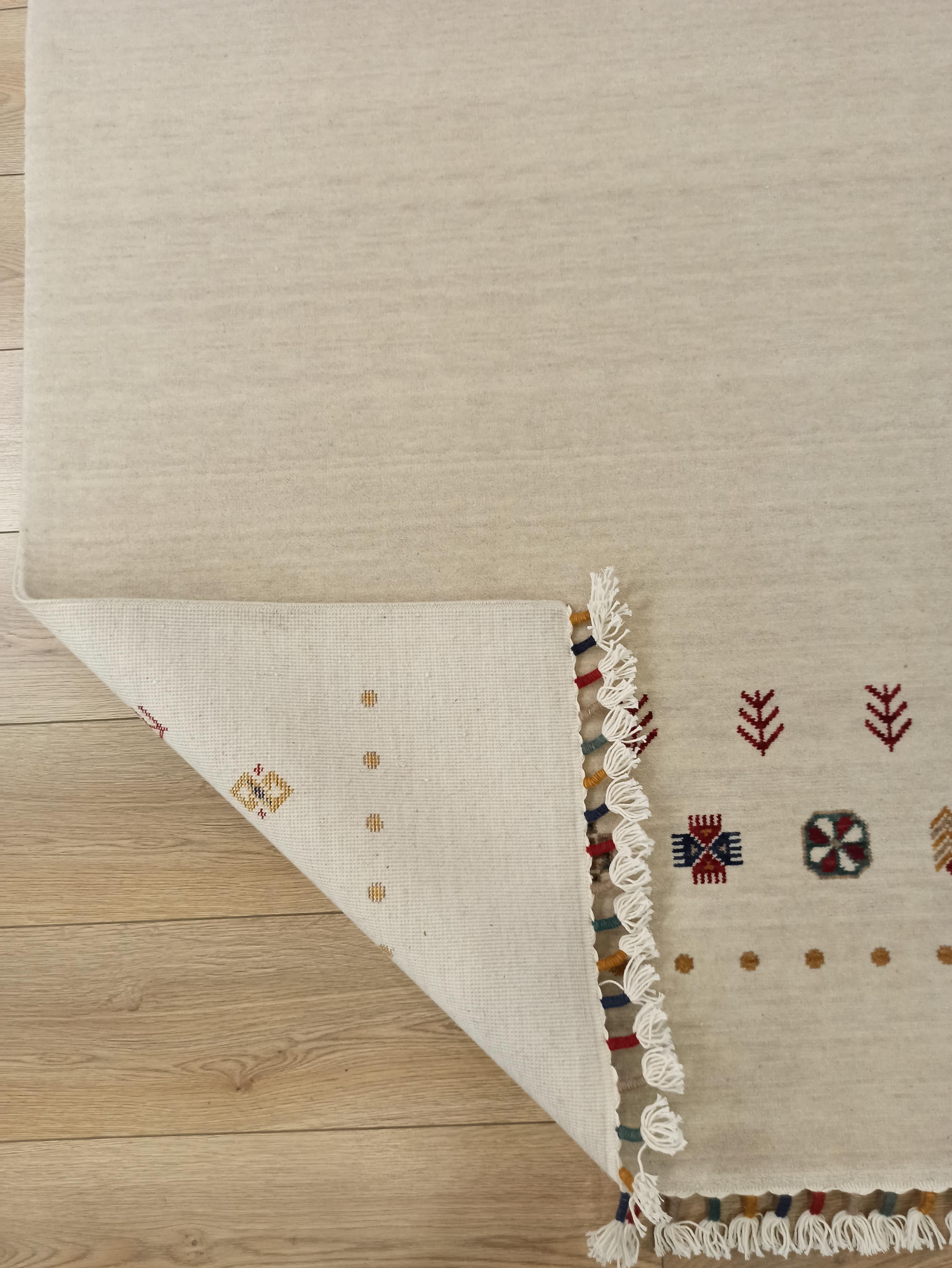 Çam Halı Funky 804 Stone Yün ve Bambu ile Özel Tezgahlarda Üretilen Otantik Desenli El Emeği Modern Uşak Halısı