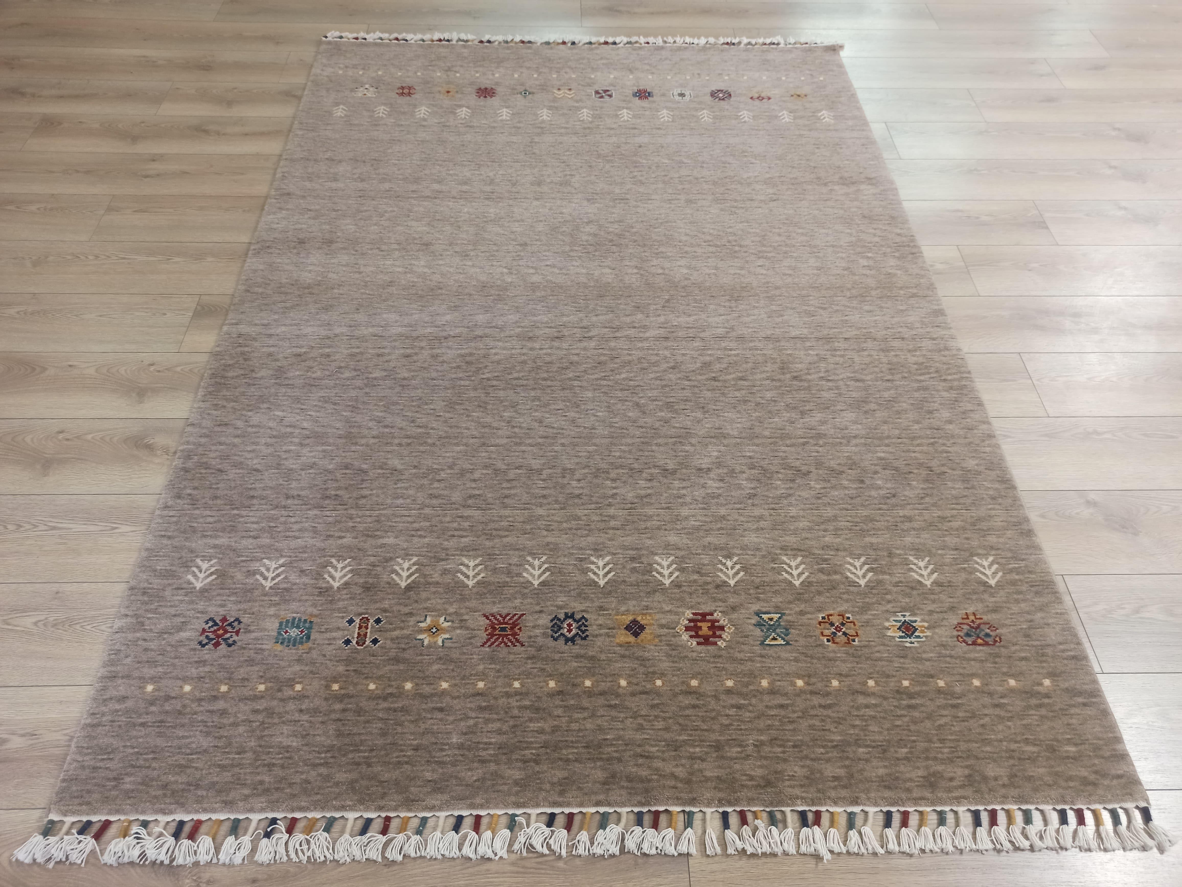 Çam Halı Funky 804 Vizon Yün ve Bambu ile Özel Tezgahlarda Üretilen Otantik Desenli El Emeği Modern Uşak Halısı