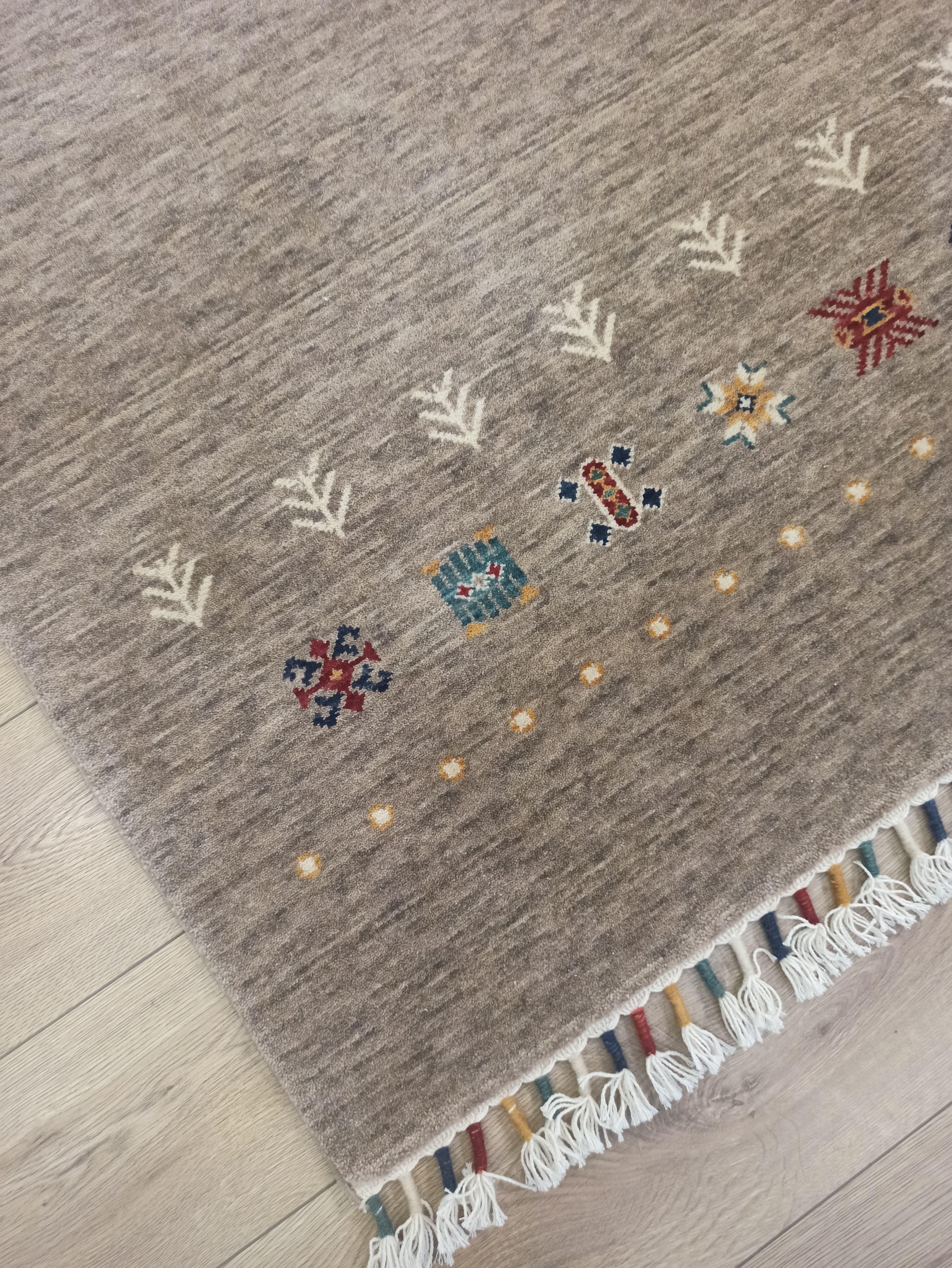 Çam Halı Funky 804 Vizon Yün ve Bambu ile Özel Tezgahlarda Üretilen Otantik Desenli El Emeği Modern Uşak Halısı