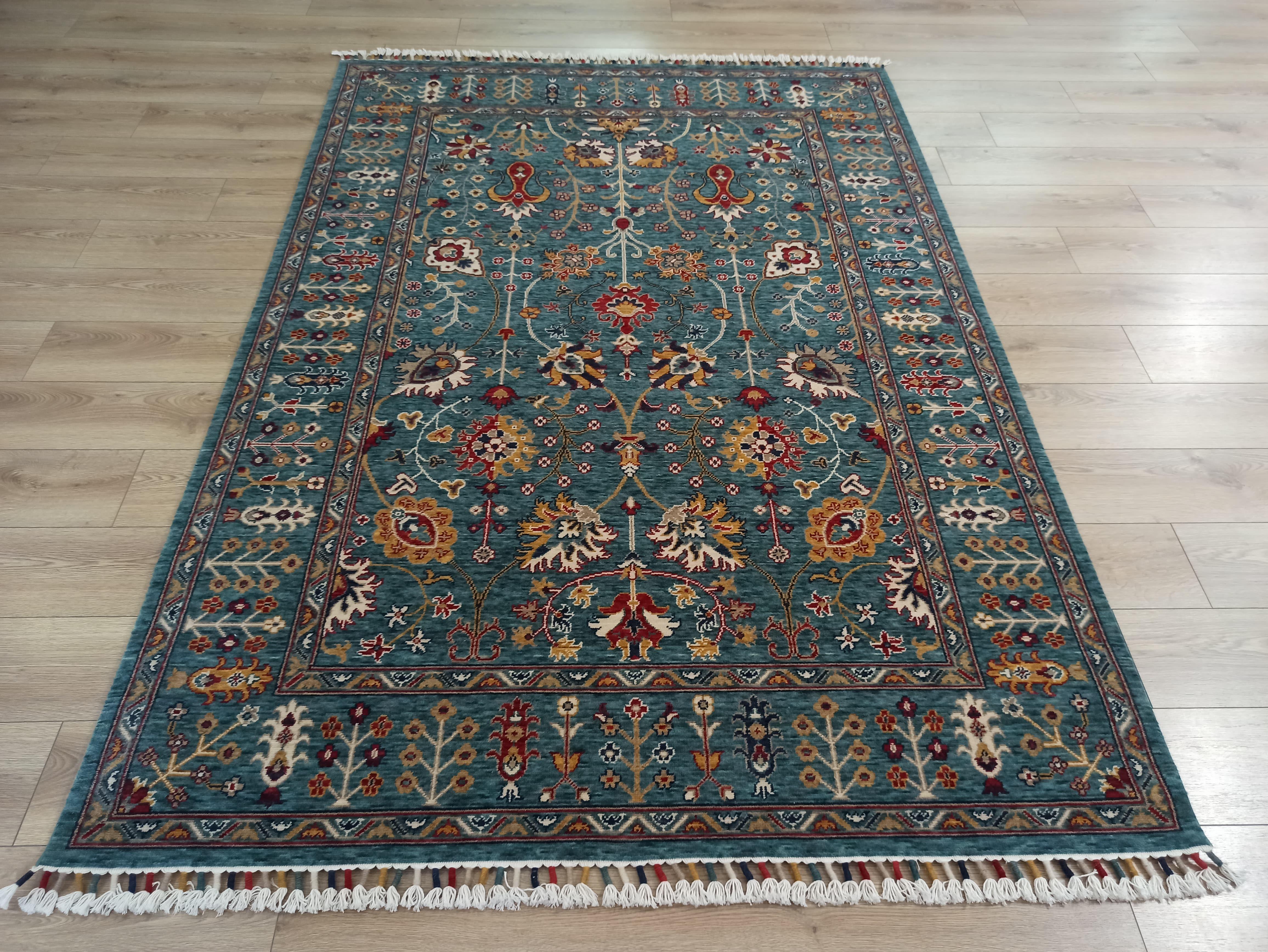 Çam Halı Sultani 805 Yeşil Yün ve Bambu ile Özel Tezgahlarda Üretilen Otantik Desenli El Emeği Modern Uşak Halısı