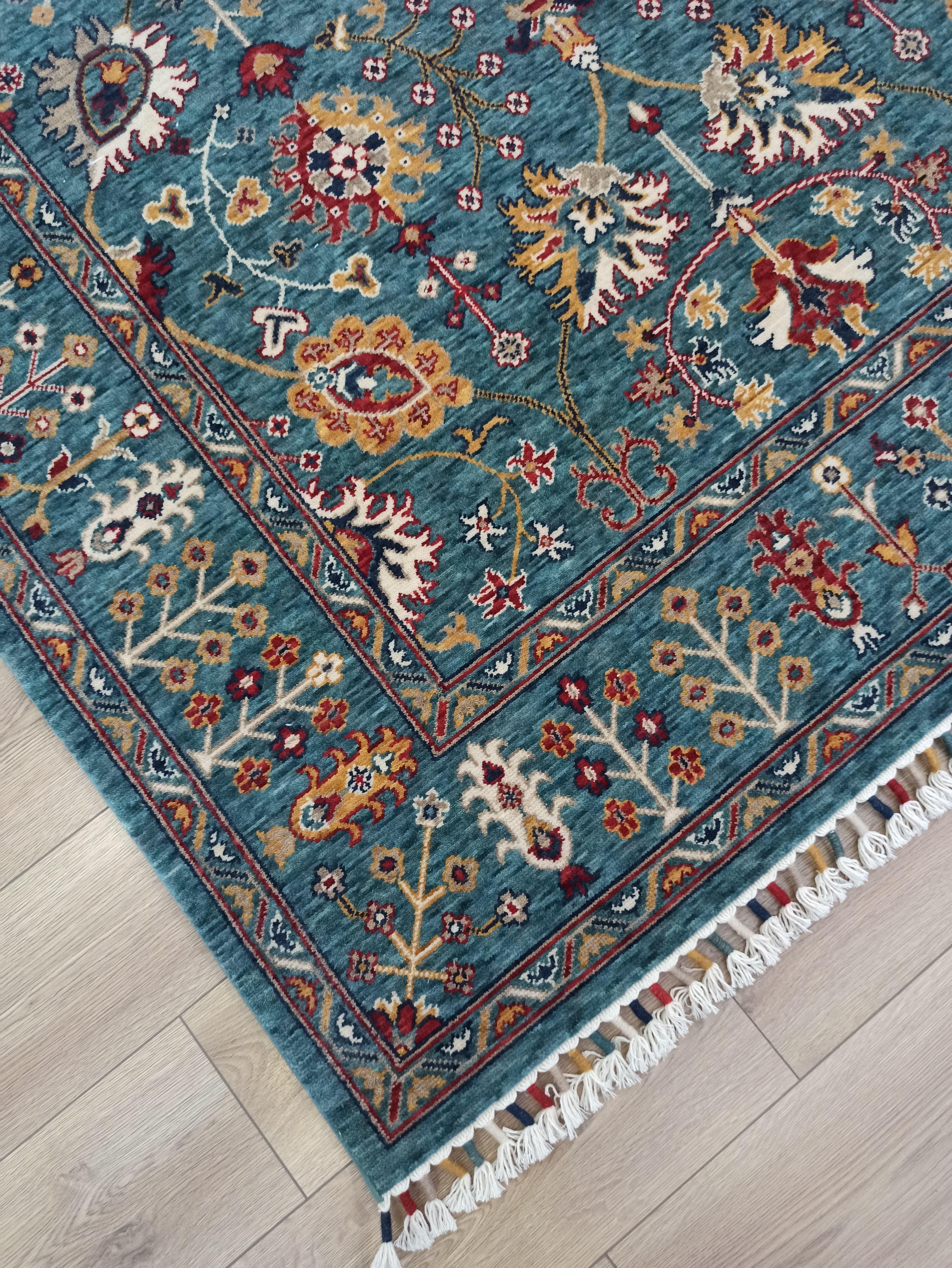 Çam Halı Sultani 805 Yeşil Yün ve Bambu ile Özel Tezgahlarda Üretilen Otantik Desenli El Emeği Modern Uşak Halısı
